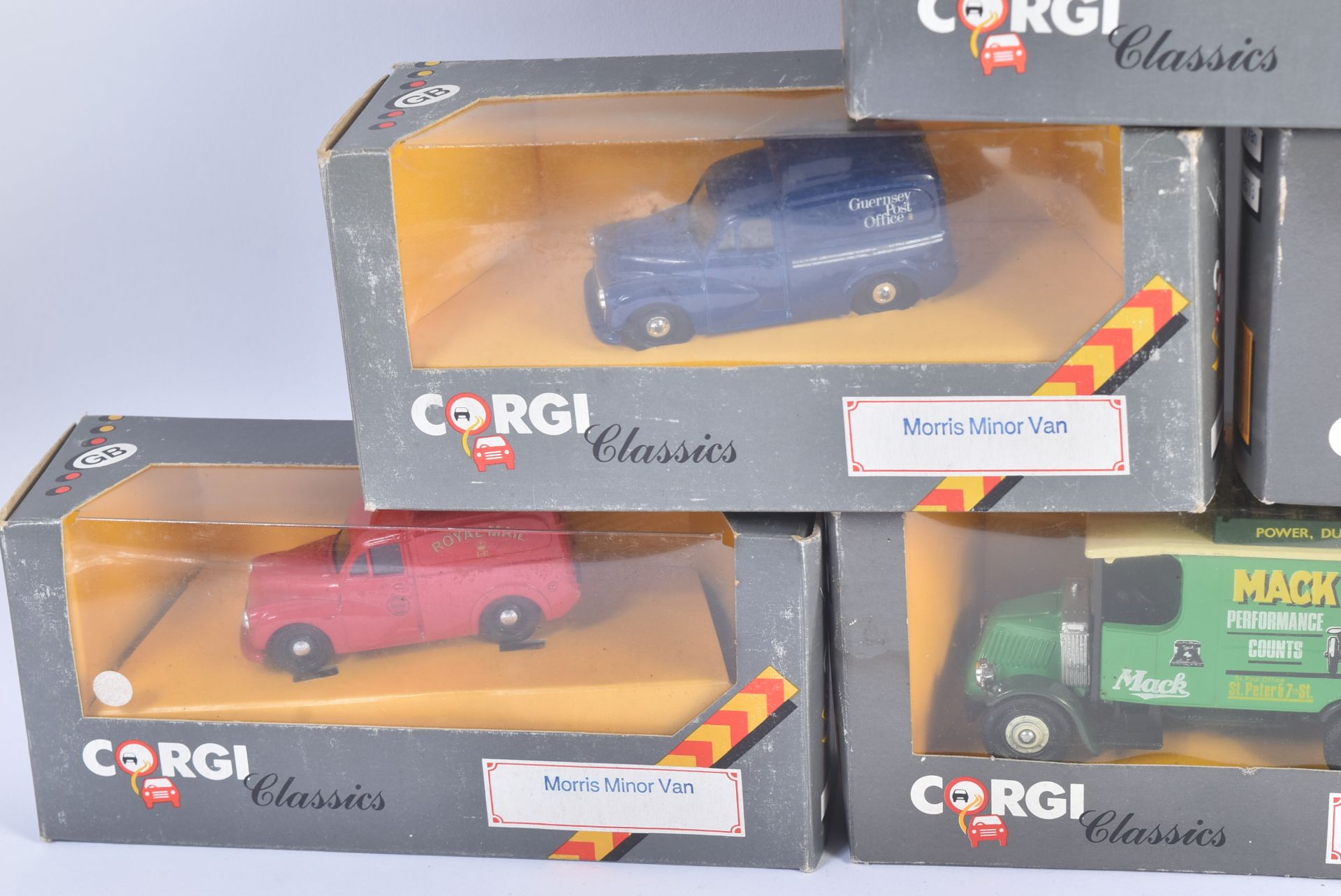 COLLECTION OF VINTAGE CORGI CLASSICS DIECAST MODELS - Bild 5 aus 7