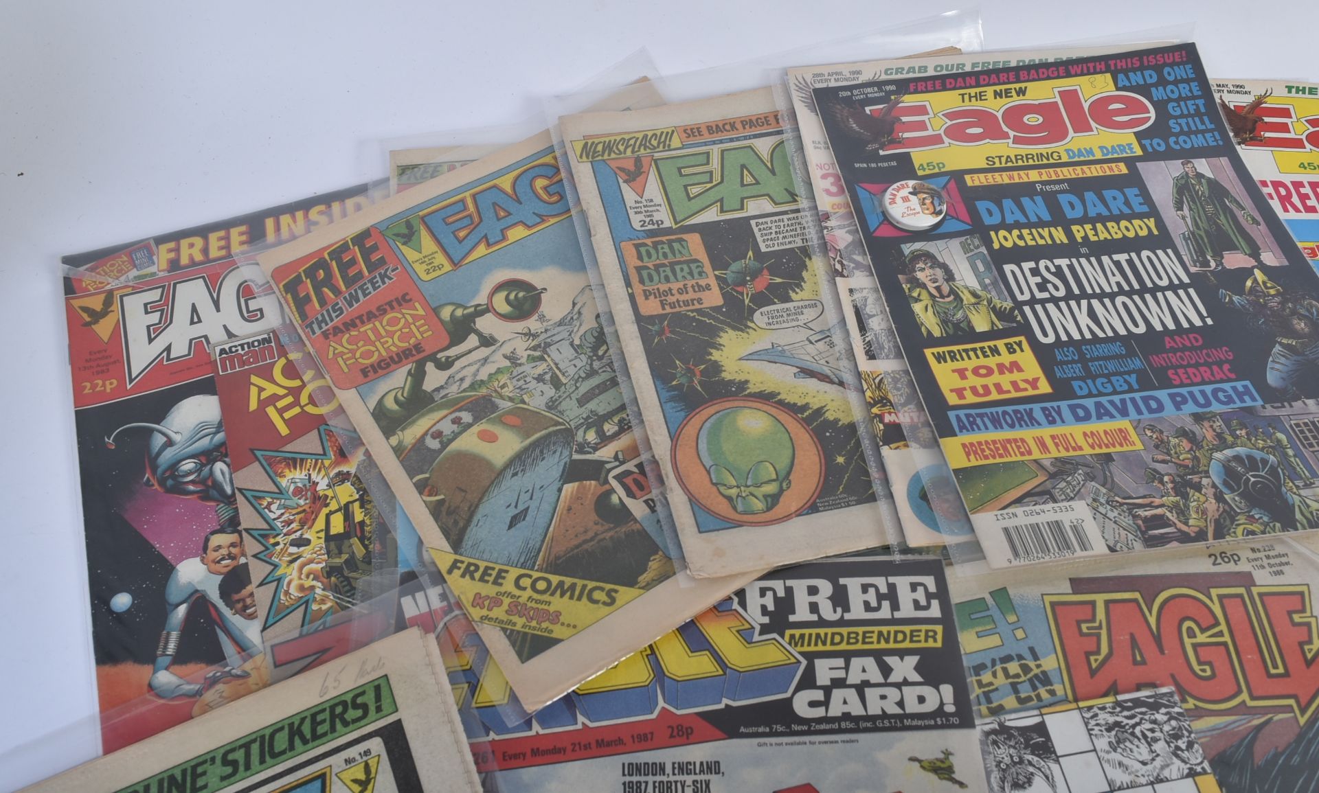 EAGLE COMICS - VINTAGE EAGLE COMICS WITH FREE GIFTS - Image 6 of 11