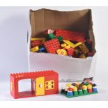COLLECTION OF VINTAGE LEGO DUPLO BUILDING BRICKS