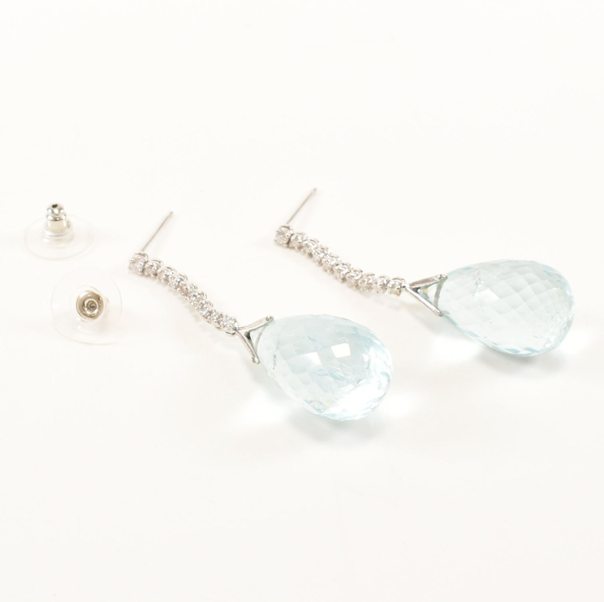 PAIR OF 18CT GOLD AQUAMARINE & DIAMOND PENDANT EARRINGS - Image 4 of 8