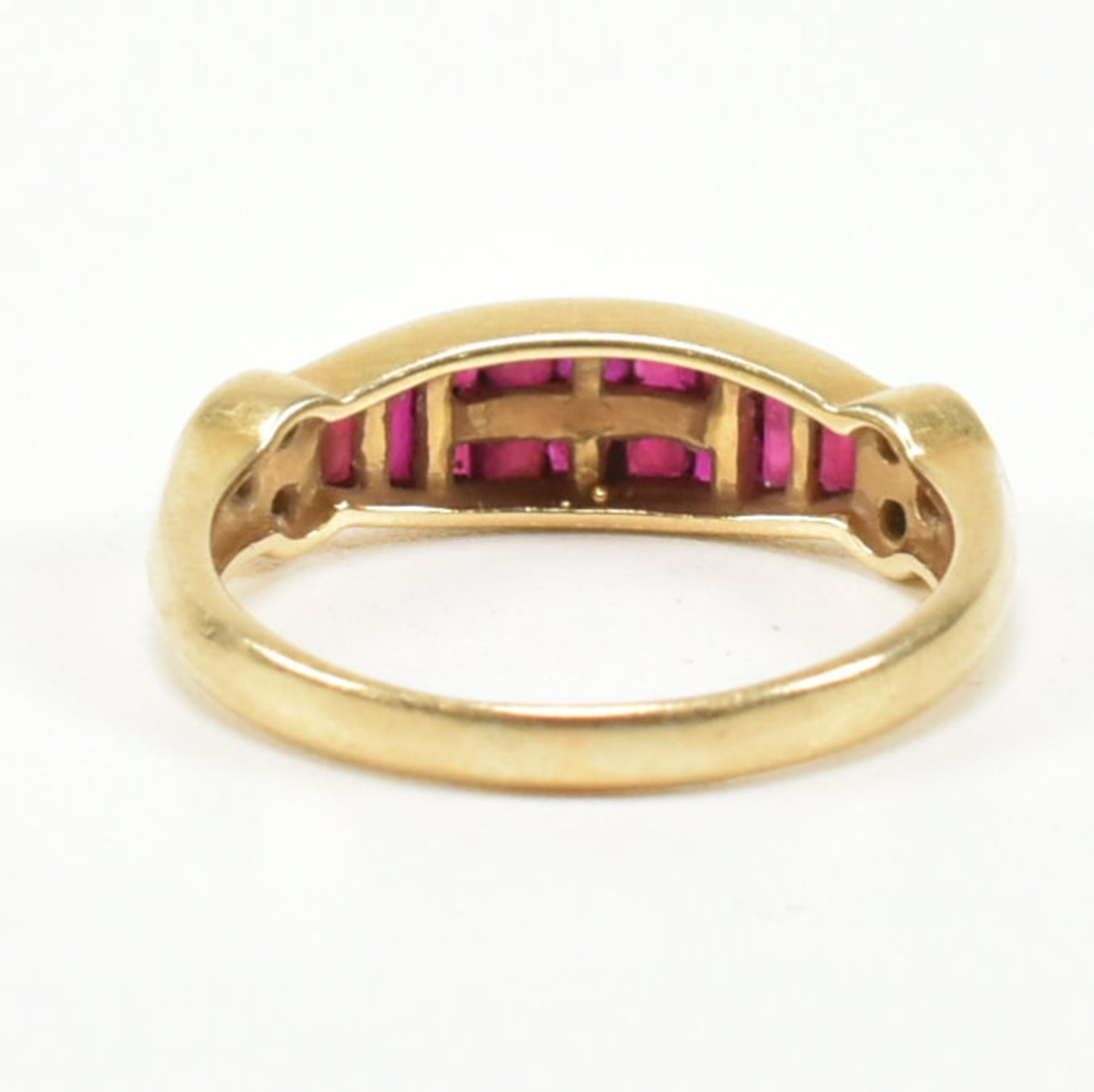 VINTAGE YELLOW METAL RUBY & DIAMOND CLUSTER RING - Image 6 of 11