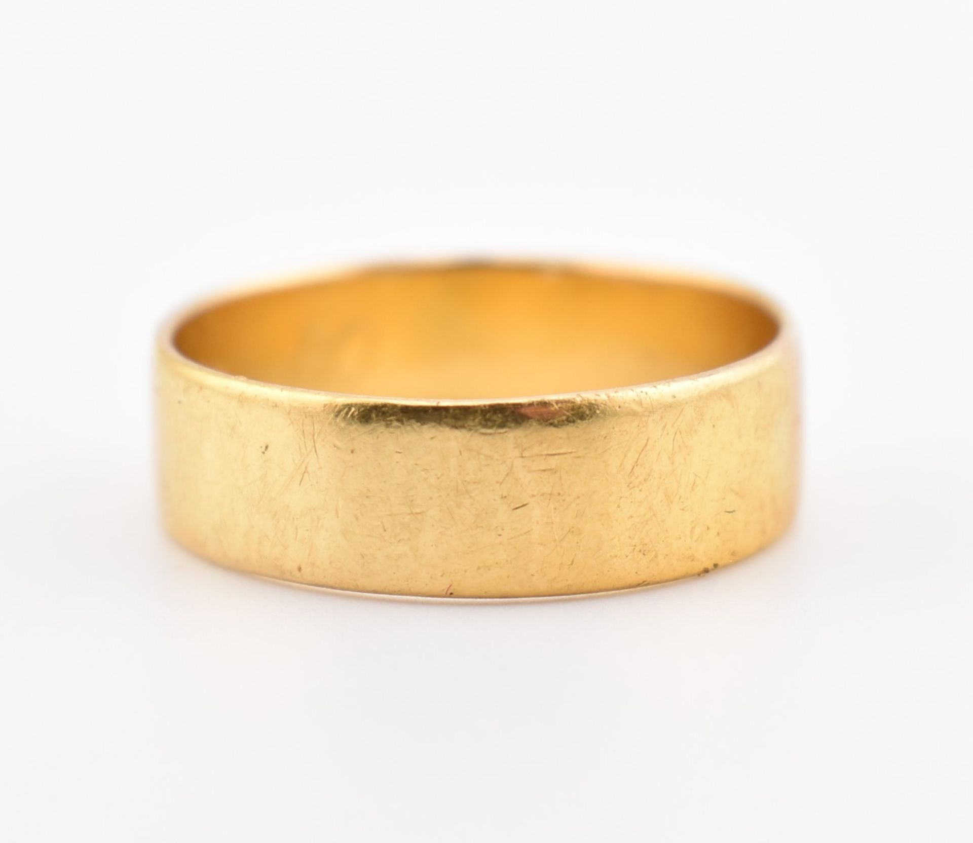 1960S HALLMARKED 22CT GOLD WIDE BAND RING