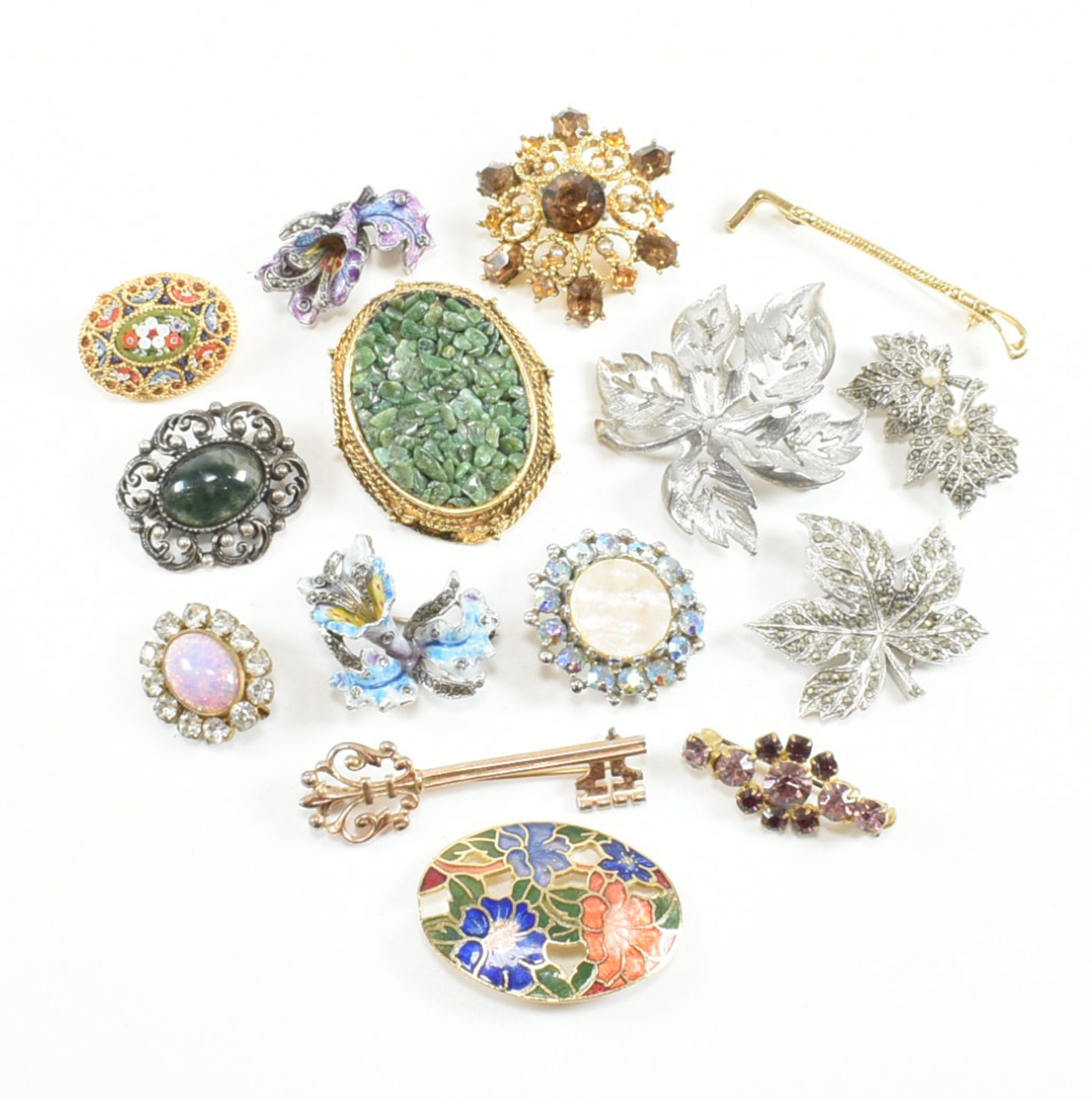 COLLECTION OF ASSORTED VINTAGE & LATER BROOCH PINS - Image 2 of 10
