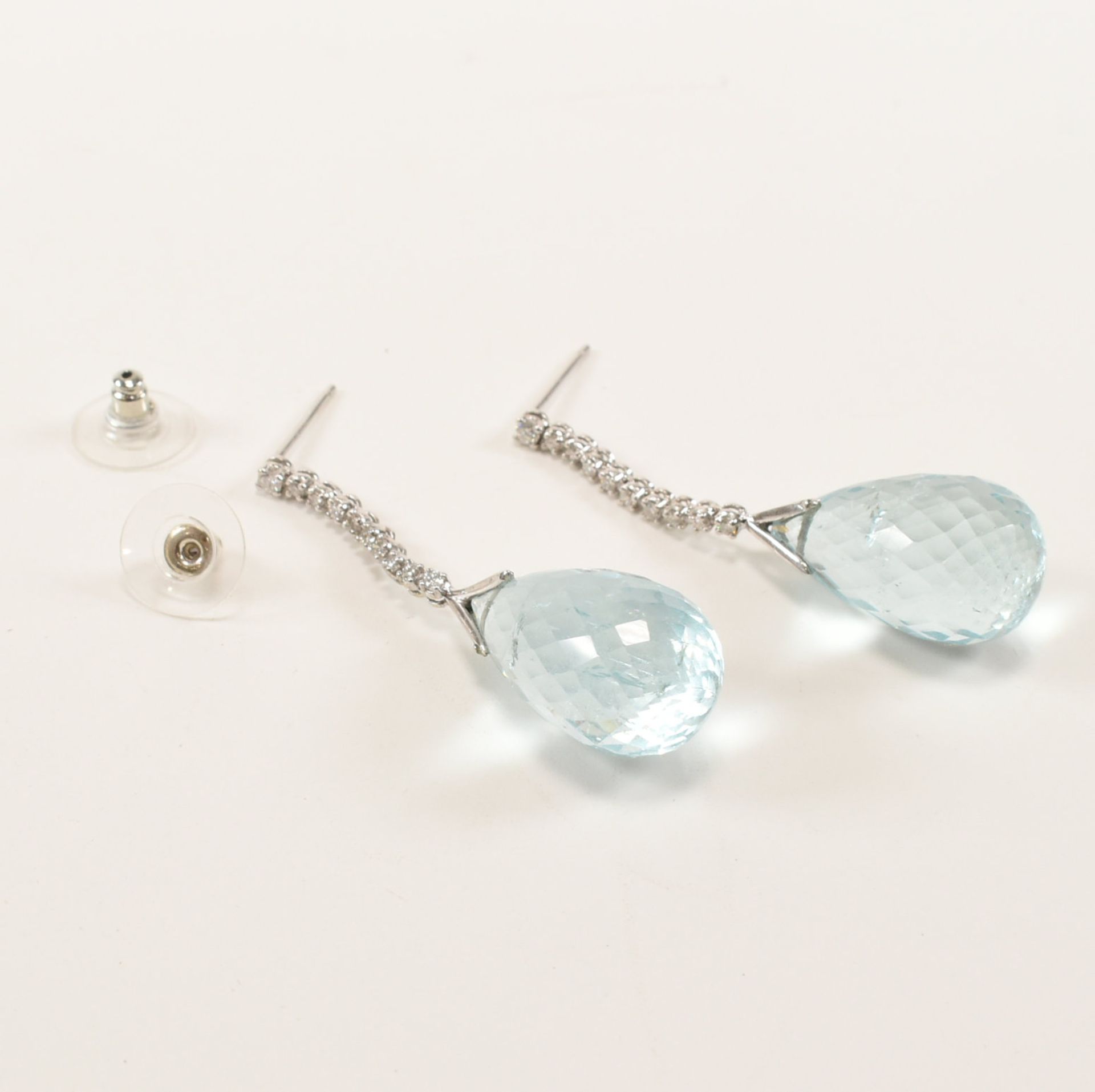 PAIR OF 18CT GOLD AQUAMARINE & DIAMOND PENDANT EARRINGS - Image 5 of 8