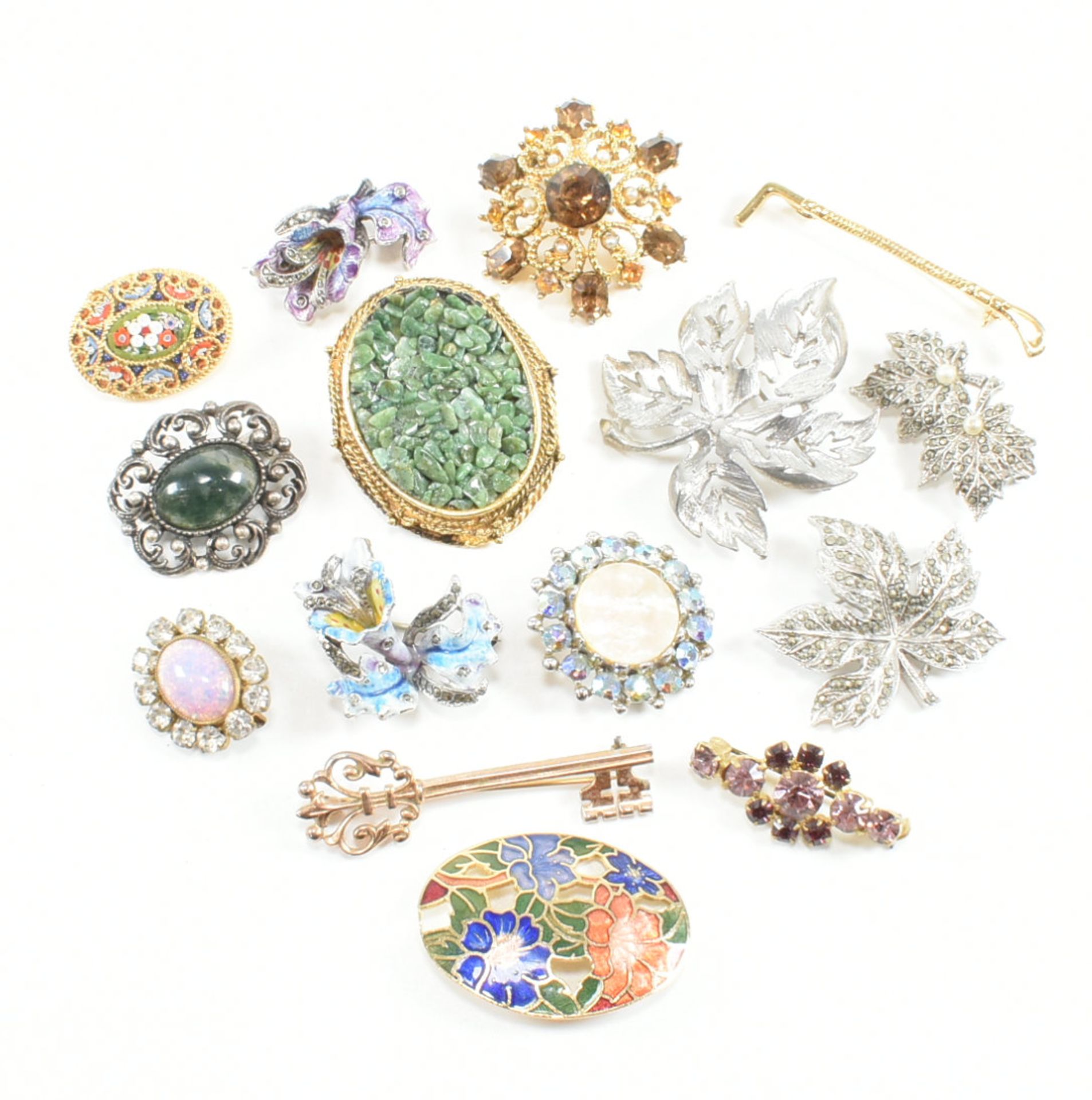 COLLECTION OF ASSORTED VINTAGE & LATER BROOCH PINS