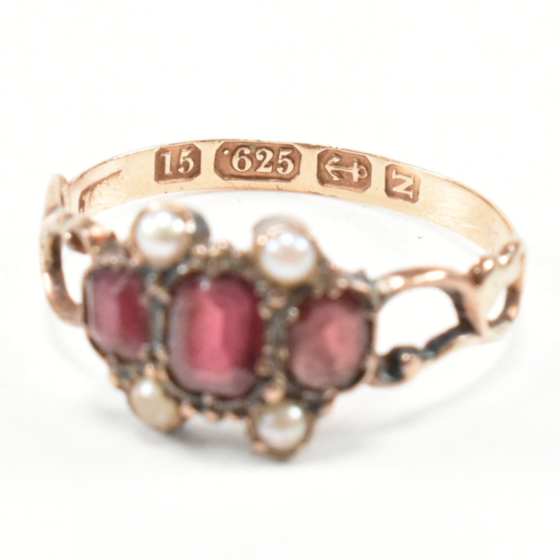 VICTORIAN HALLMARKED 15CT GOLD GARNET & PEARL RING - Image 10 of 11