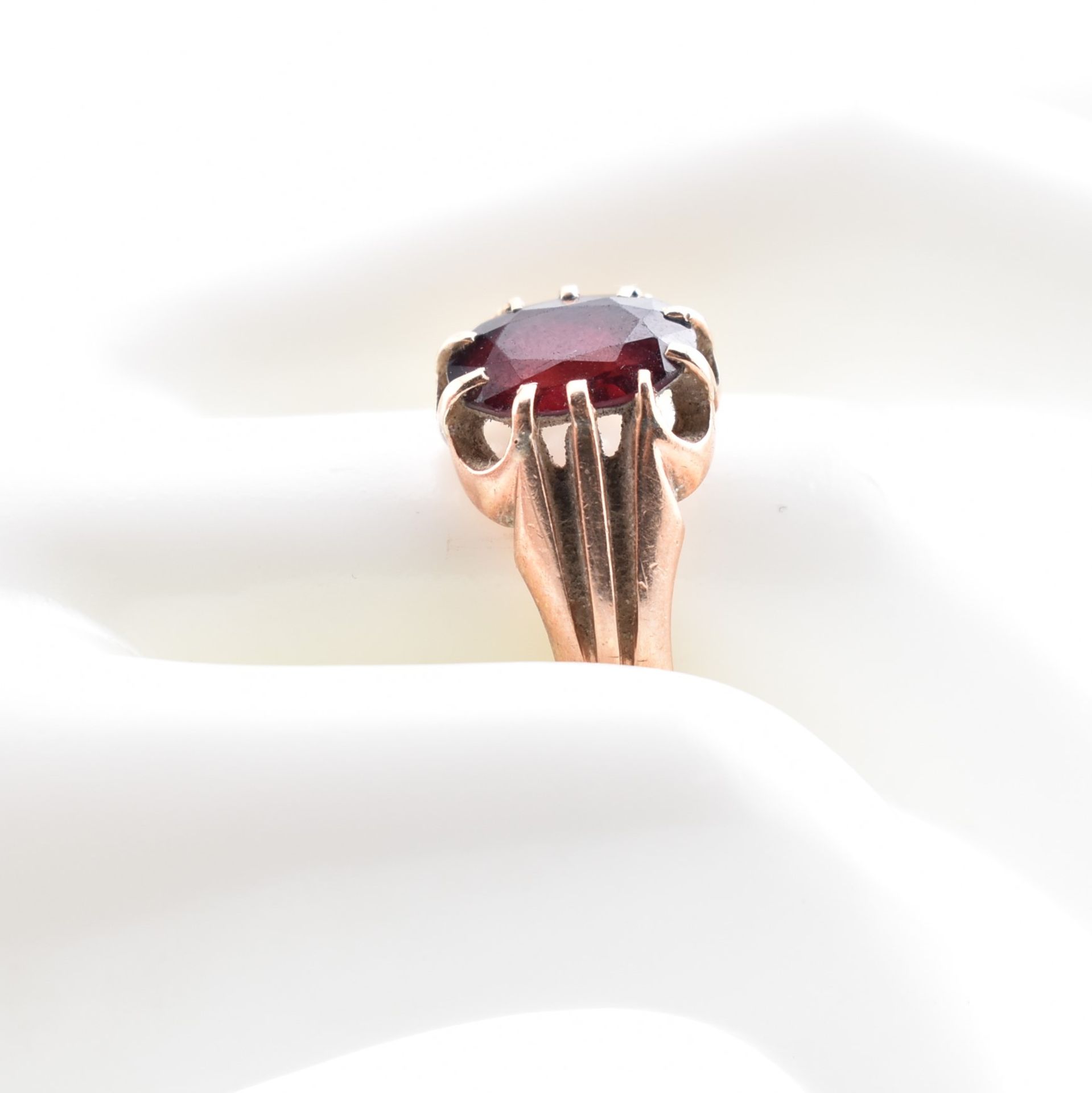 EDWARDIAN HALLMARKED 9CT GOLD & GARNET RING - Image 7 of 8