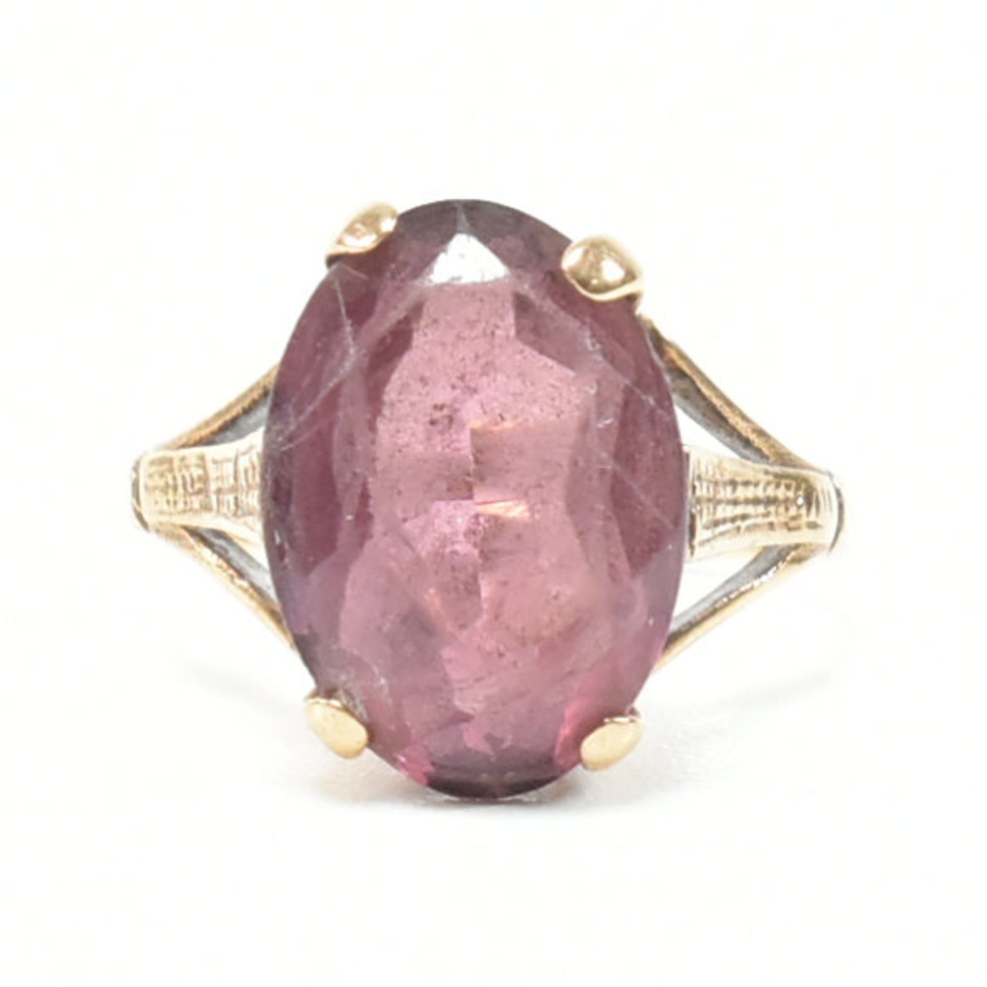 VINTAGE 9CT GOLD & PURPLE STONE RING