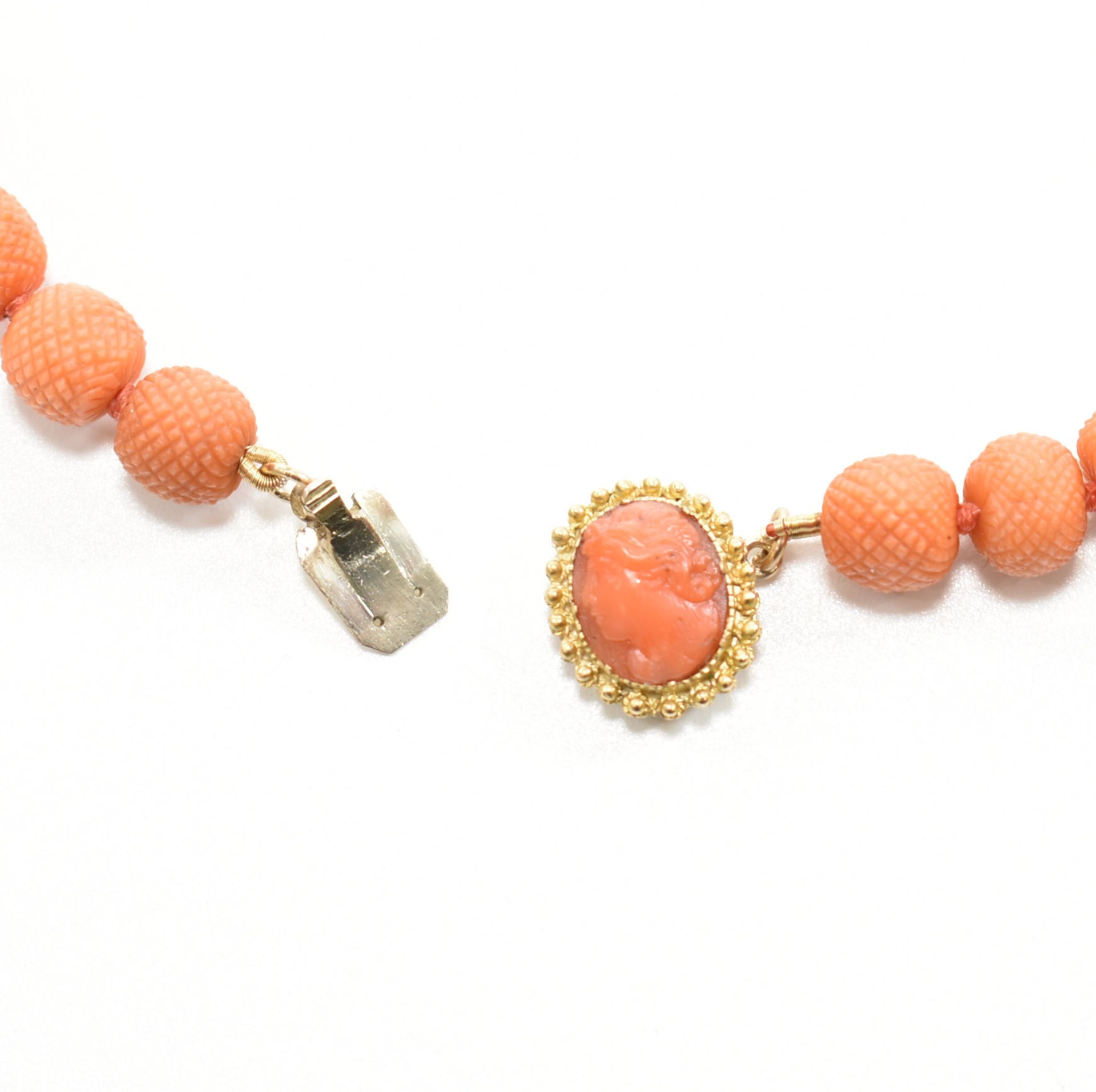 GEORGIAN CORAL PINEAPPLE BEAD NECKLACE - Image 4 of 8