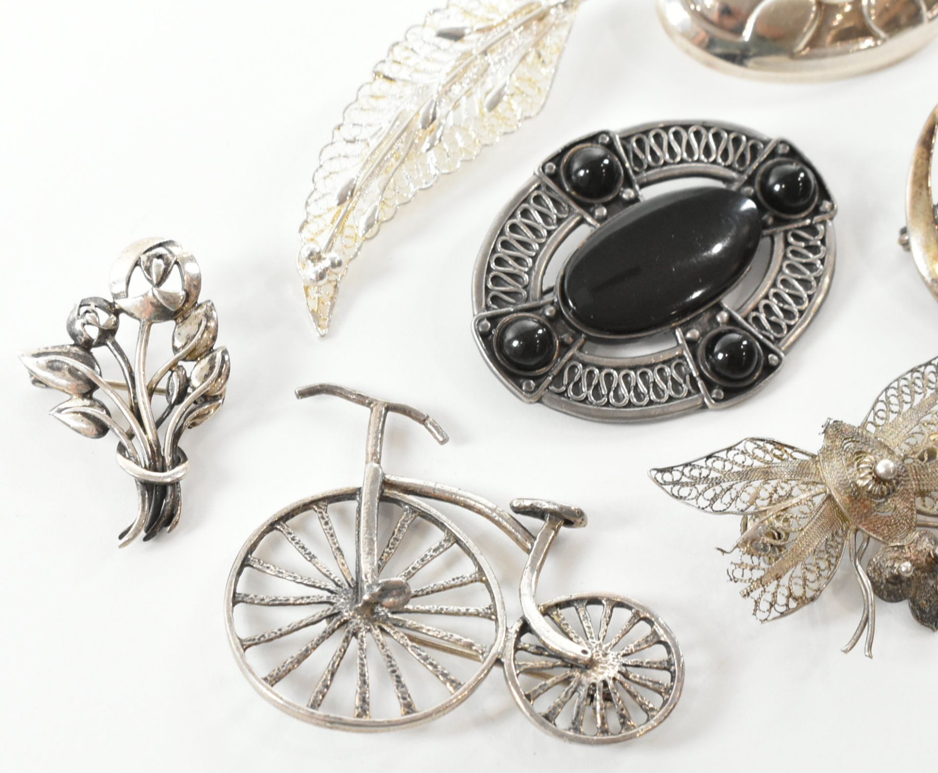 COLLECTION OF ASSORTED SILVER BROOCH PINS - Image 3 of 7