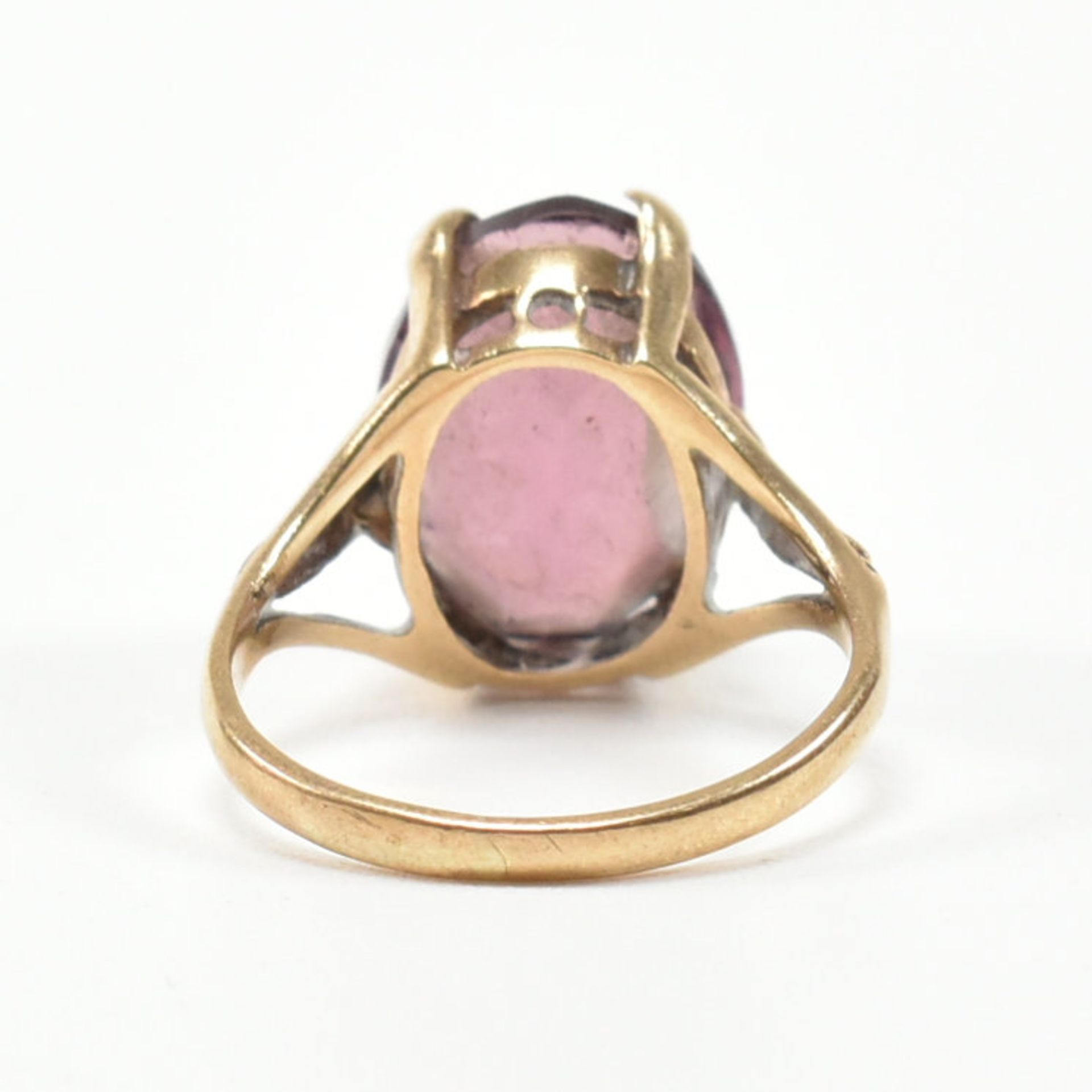 VINTAGE 9CT GOLD & PURPLE STONE RING - Image 6 of 9