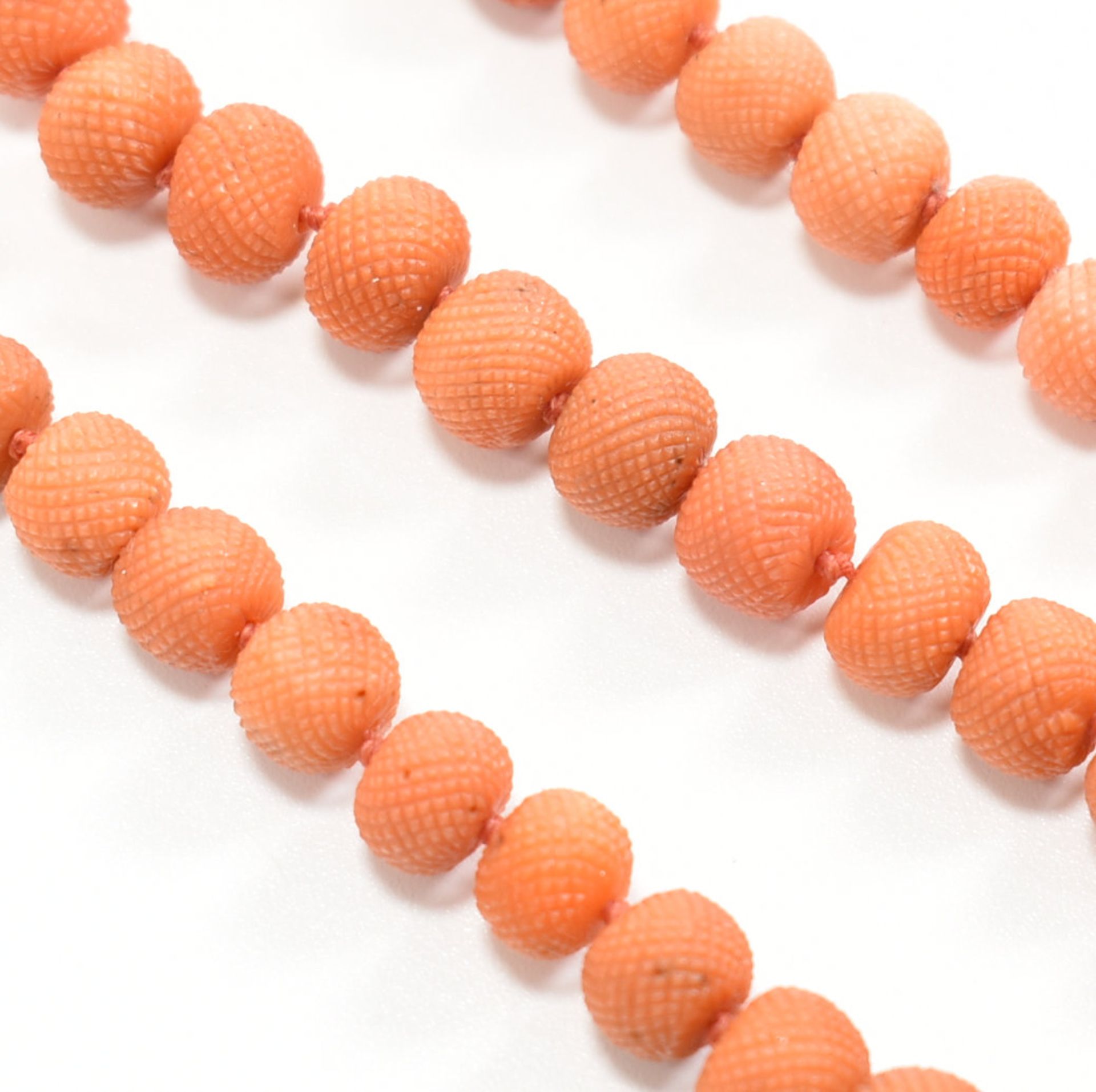 GEORGIAN CORAL PINEAPPLE BEAD NECKLACE - Image 6 of 8