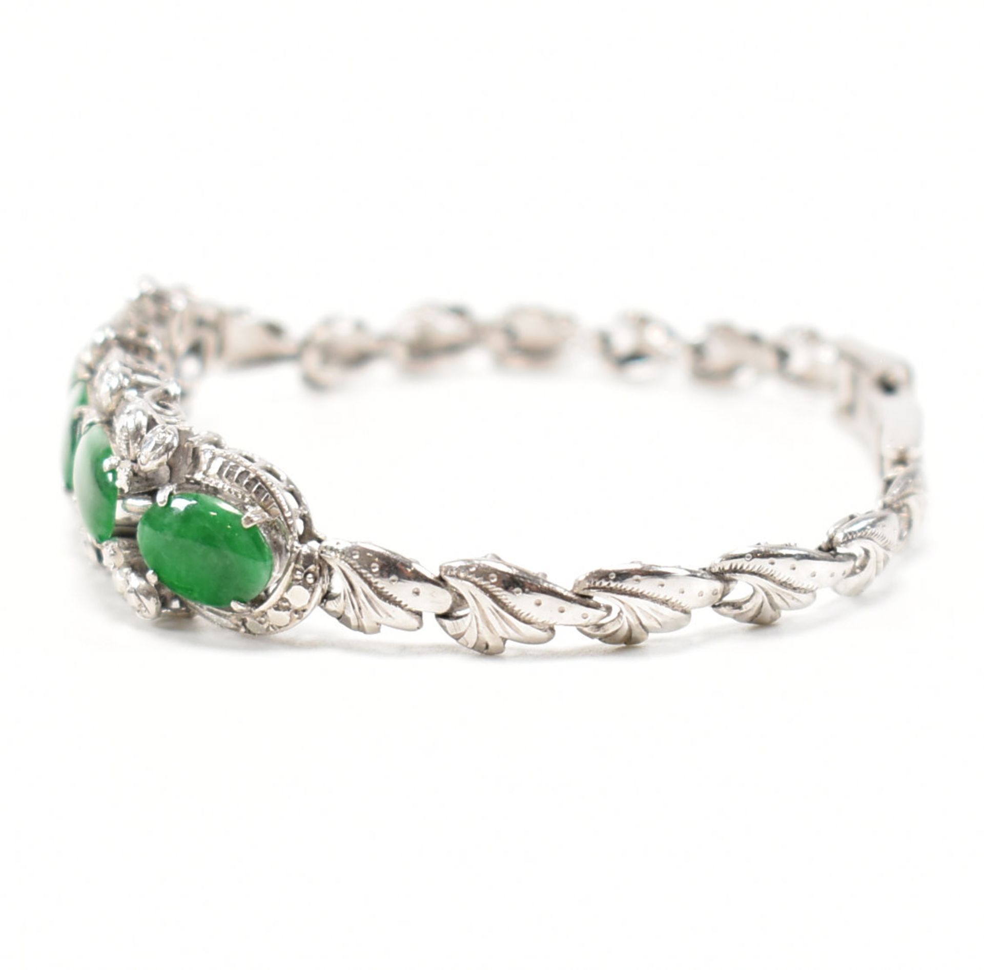 MID CENTURY WHITE GOLD & JADE CABOCHON BRACELET - Image 4 of 9