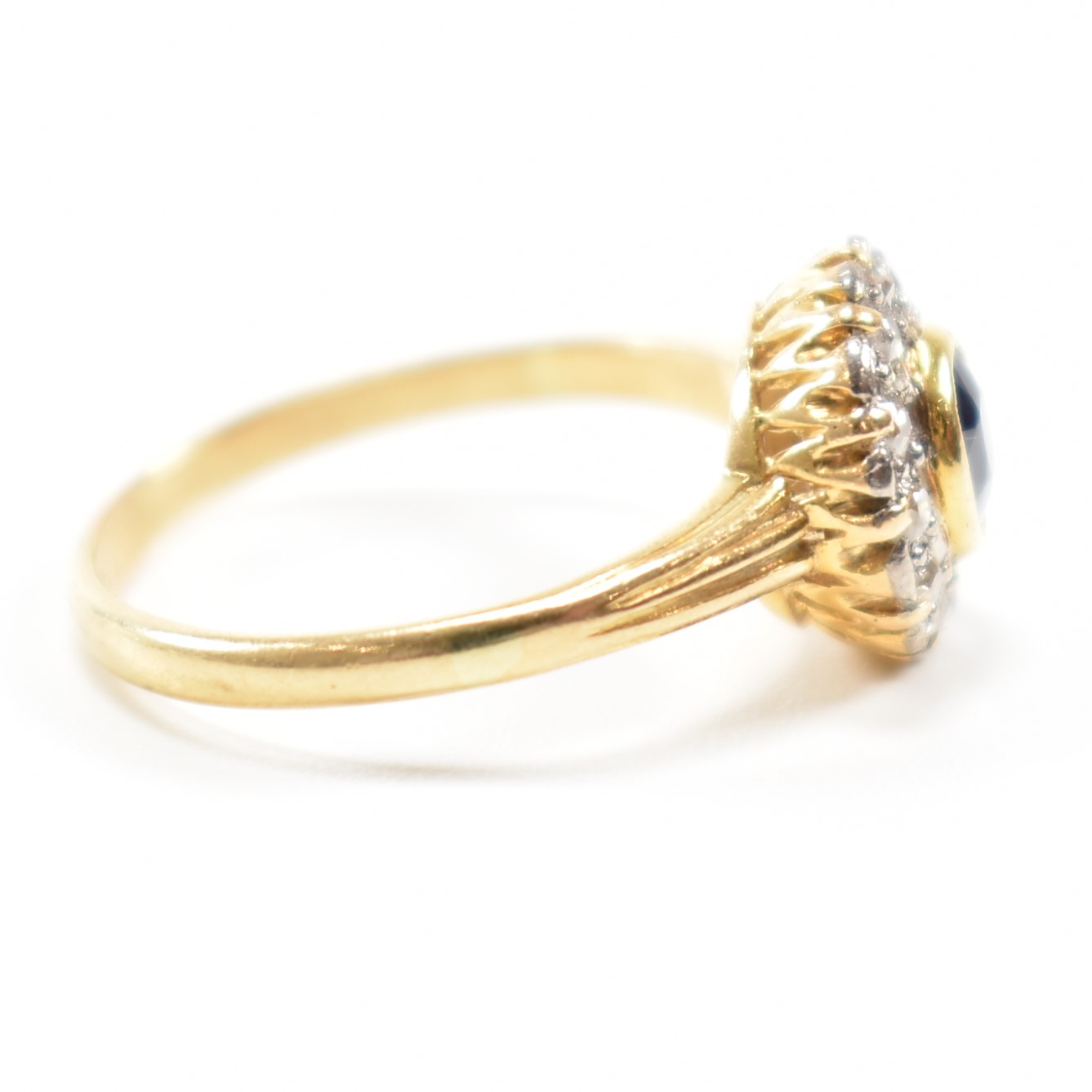 18CT GOLD SAPPHIRE & DIAMOND HALO RING - Image 4 of 7