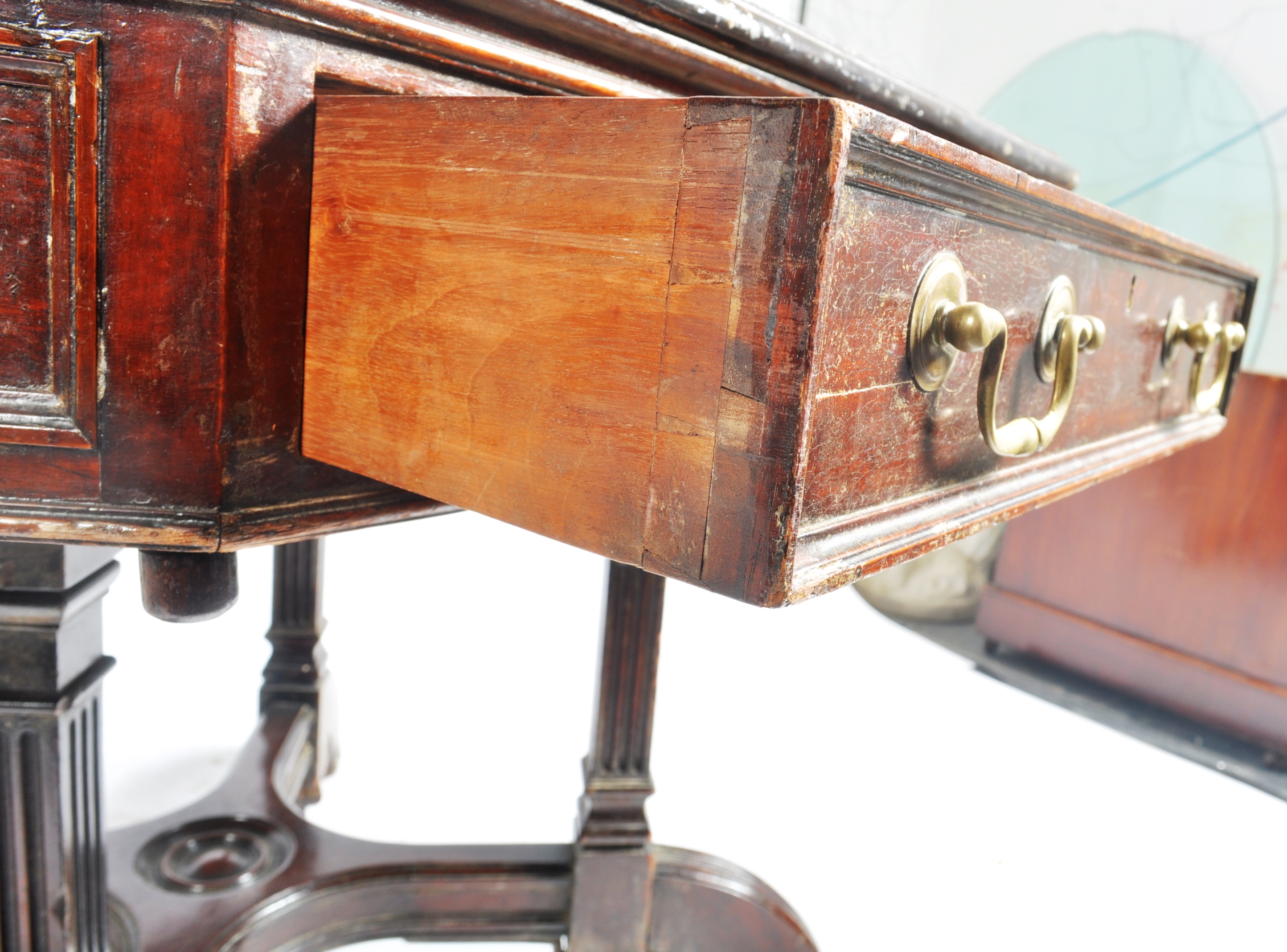 VICTORIAN CIRCA 1880S FLAME MAHOGANY RENT OCTAGONAL TABLE - Image 5 of 8