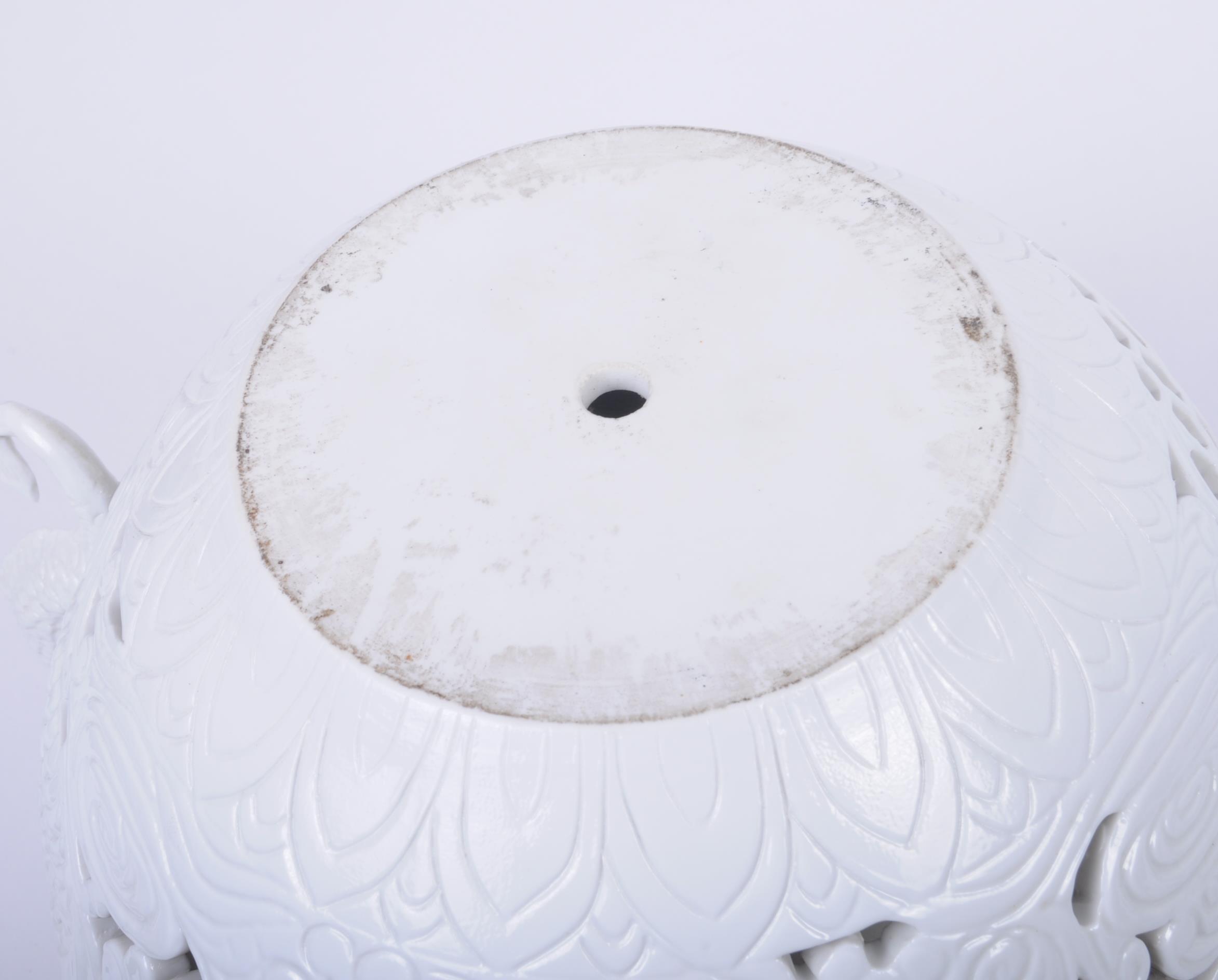 19TH CENTURY BLANC DE CHINE DRAGON & BEEHIVE VASE - Image 10 of 10