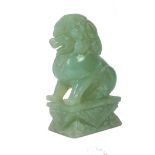 20TH CENTURY JADE DOG OF FO SCULPTURE MOUNTED ON PLINTH