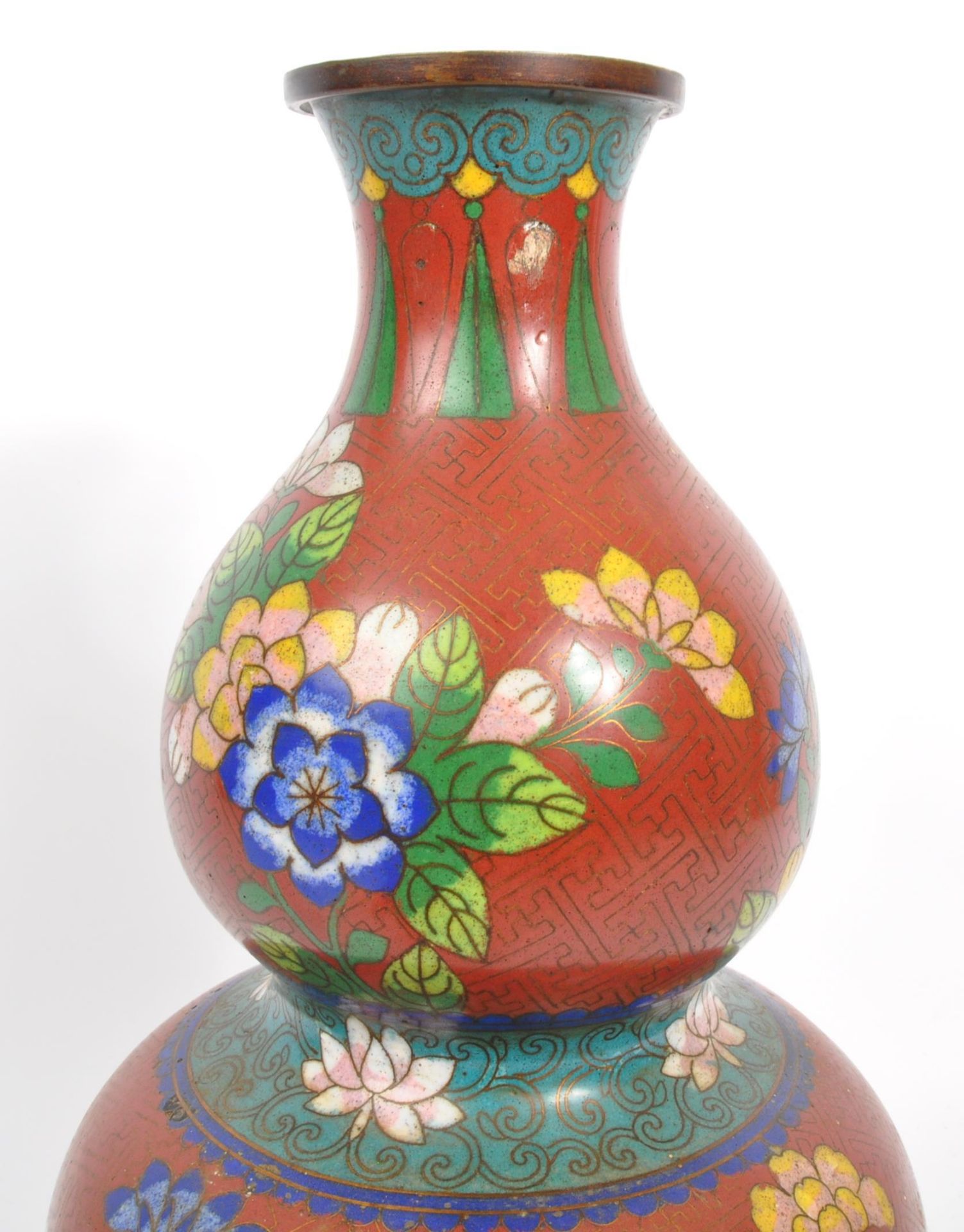 EARLY 20TH CENTURY CHINESE ORIENTAL CLOISONNE DUAL GOURD VASE - Image 5 of 6