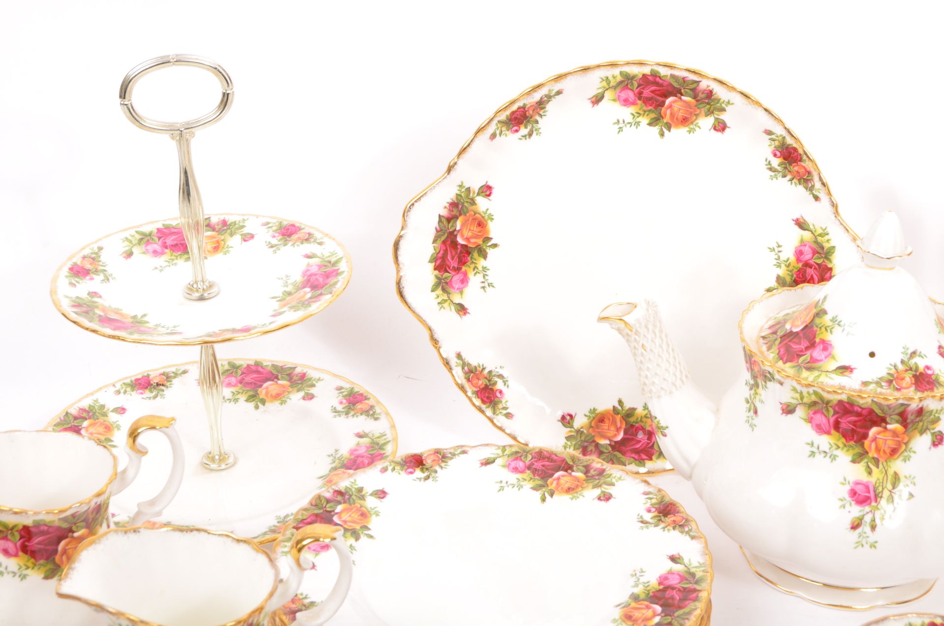 ROYAL ALBERT OLD COUNTRY ROSES TEA SERVICE - SET - Image 5 of 8