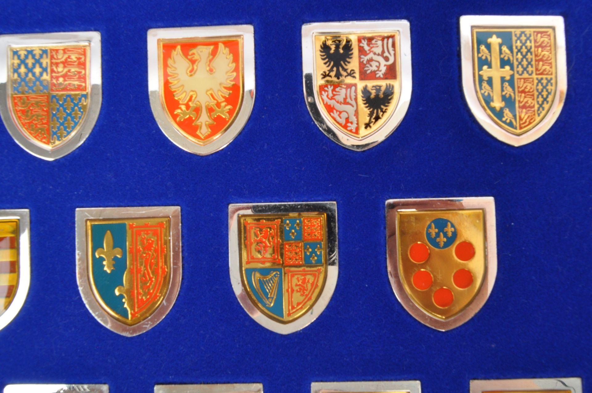 COATS OF ARMS OF GREAT MONARCHS OF HISTORY BOXED - Image 7 of 8