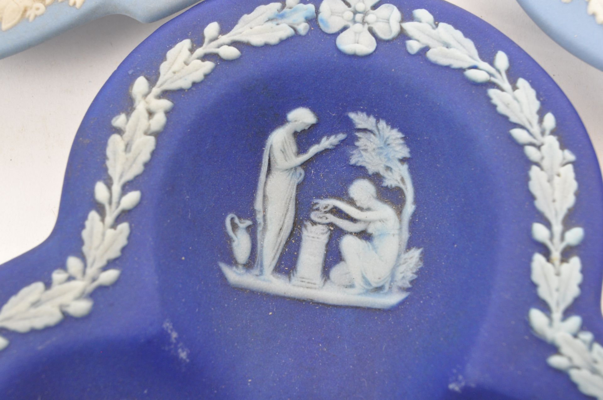 THIRTEEN WEDGWOOD JASPERWARE CAMEO WARE PIN DISHES - Bild 8 aus 15