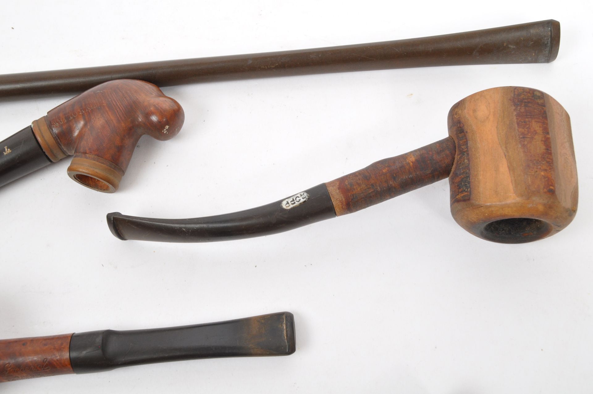 COLLECTION OF VINTAGE 20TH CENTURY SMOKING PIPES - Image 3 of 7