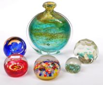 20TH CENTURY PAPER WEIGHTS BY CAITHNESS WITH MDINA VASE