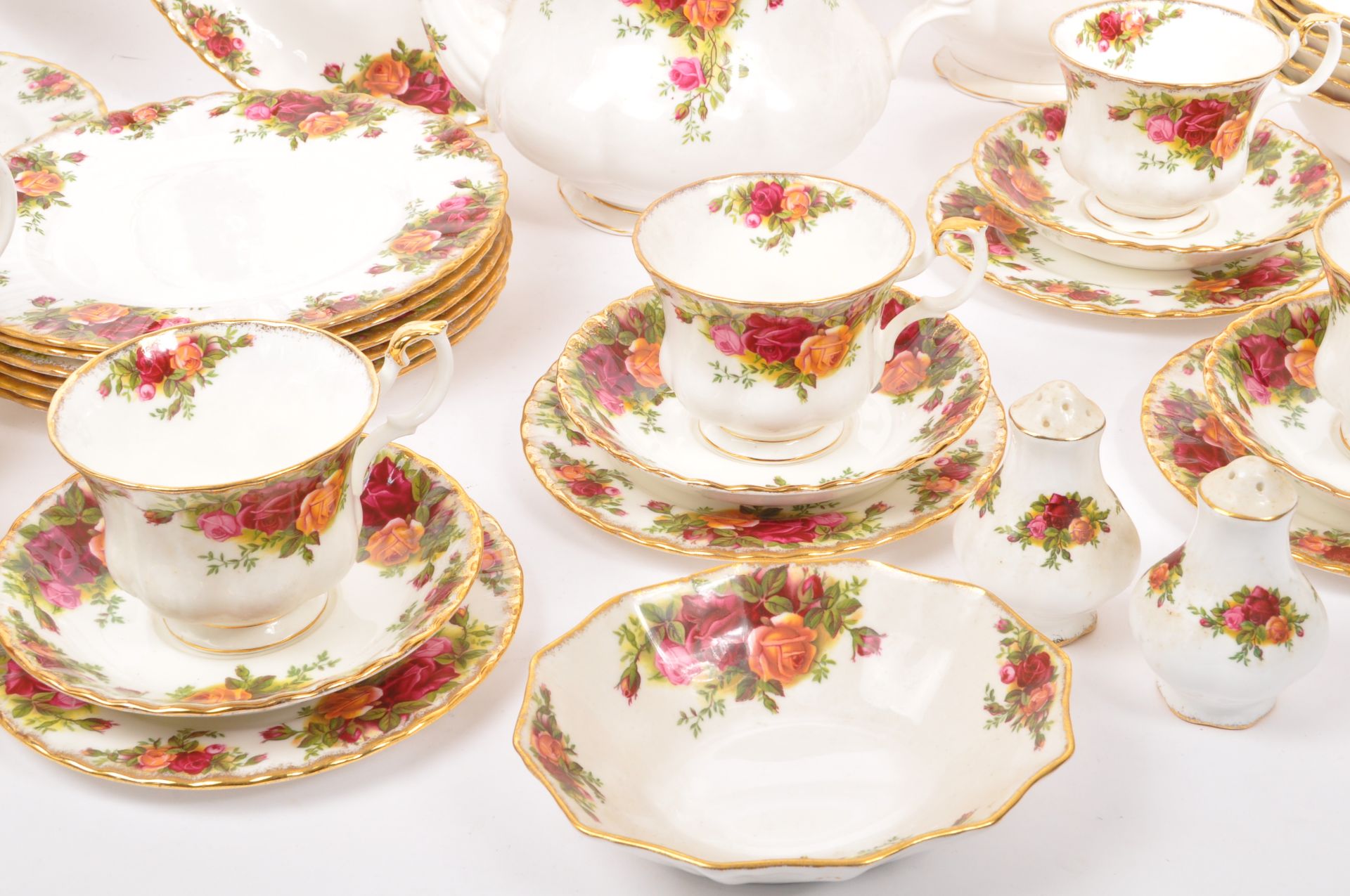 ROYAL ALBERT OLD COUNTRY ROSES TEA SERVICE - SET - Image 3 of 8