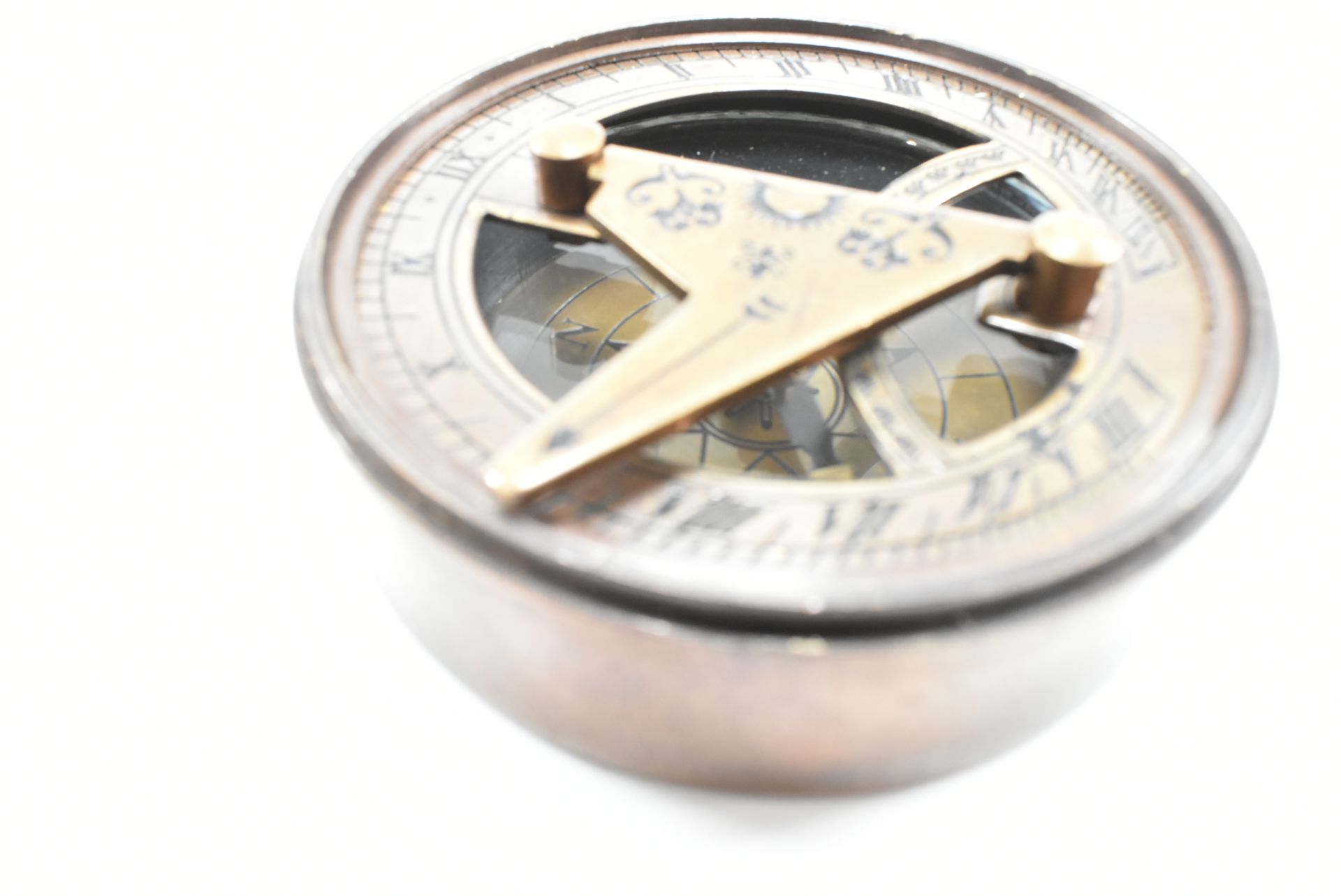 BRASS CASED COMPASS & SUNDIAL - Image 4 of 7