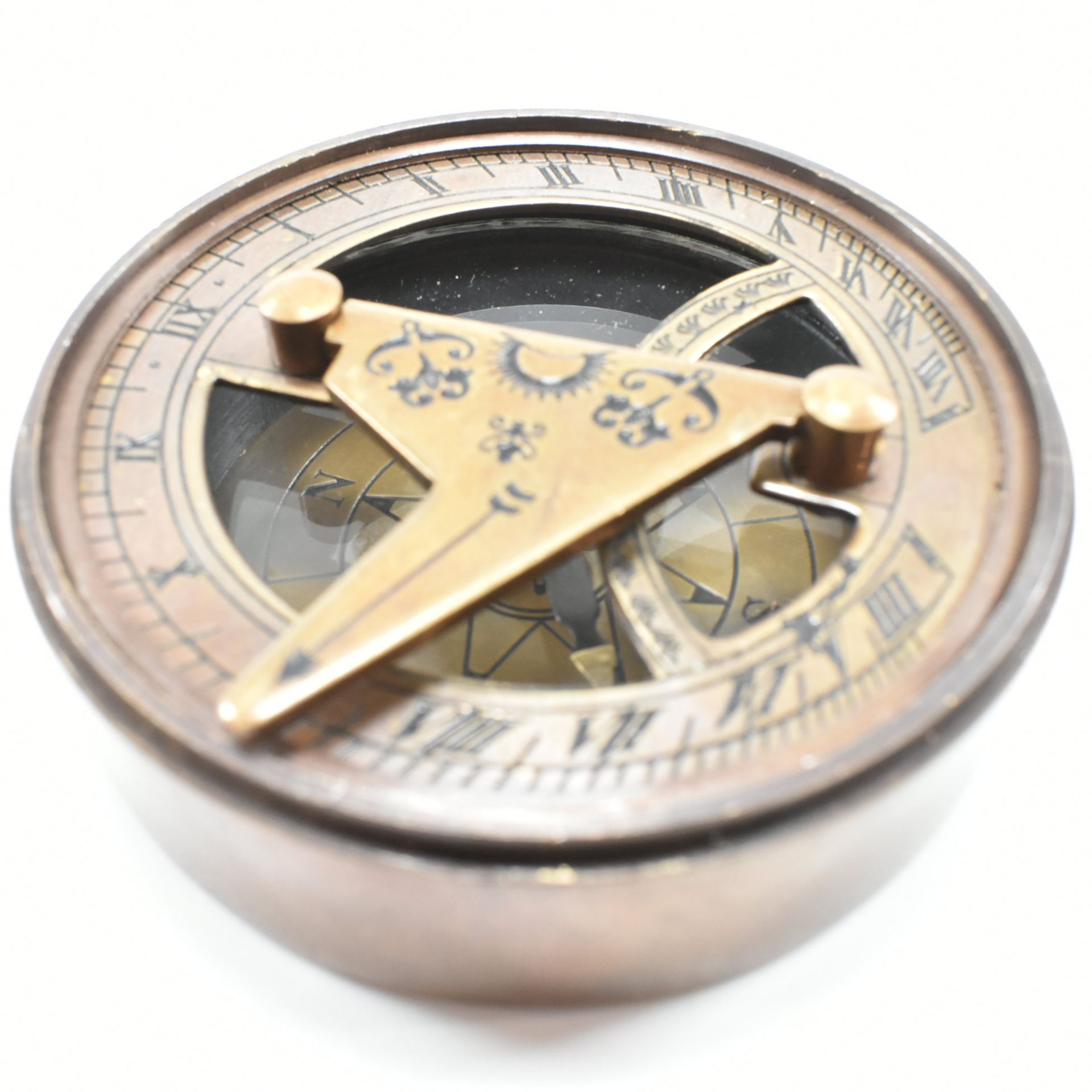 BRASS CASED COMPASS & SUNDIAL - Image 5 of 7
