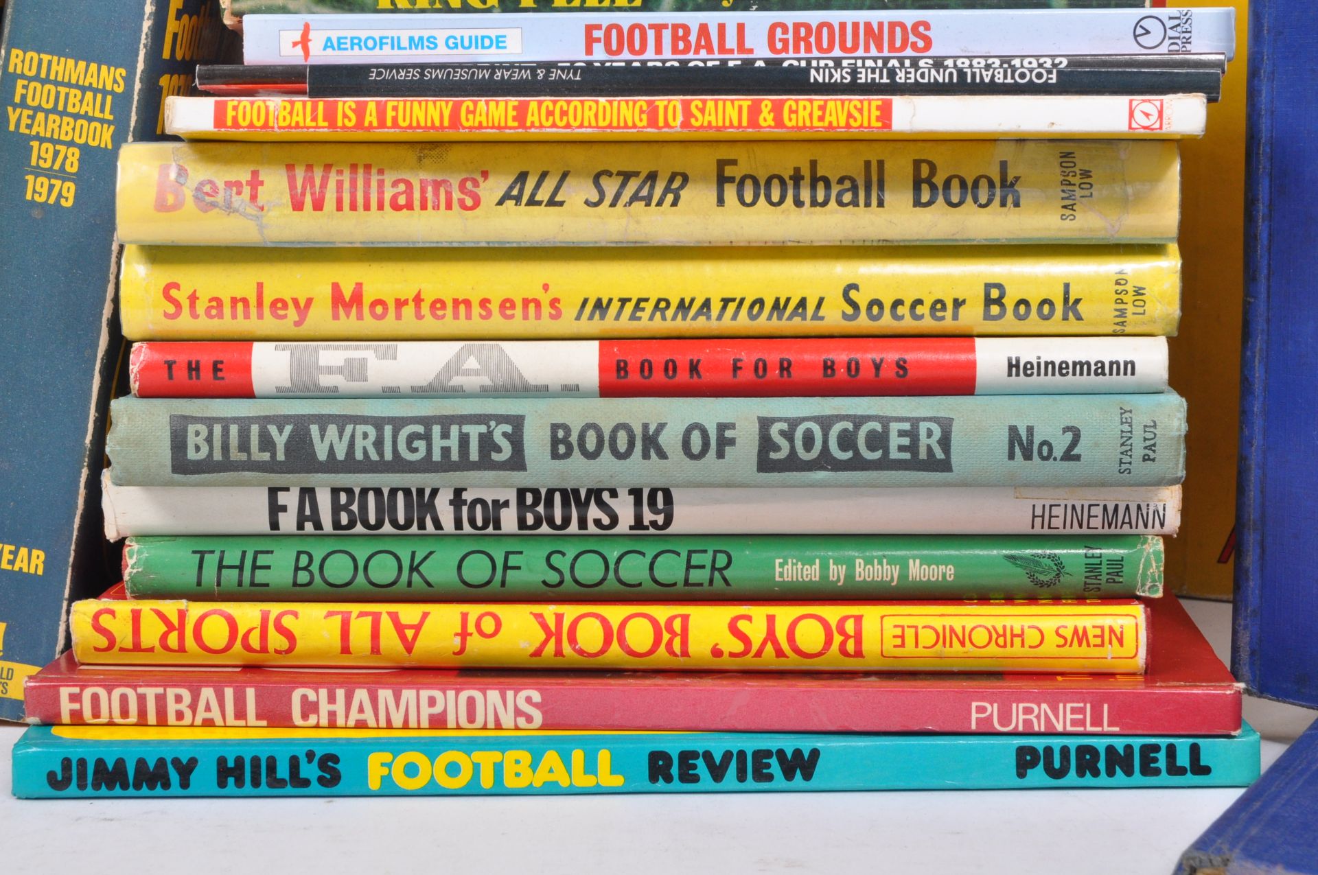COLLECTION OF VINTAGE 20TH CENTURY FOOTBALL BOOKS - Image 2 of 13