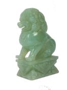 20TH CENTURY JADE DOG OF FO SCULPTURE MOUNTED ON PLINTH