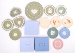 COLLECTION OF WEDGWOOD TRICOLOUR JASPERWARE