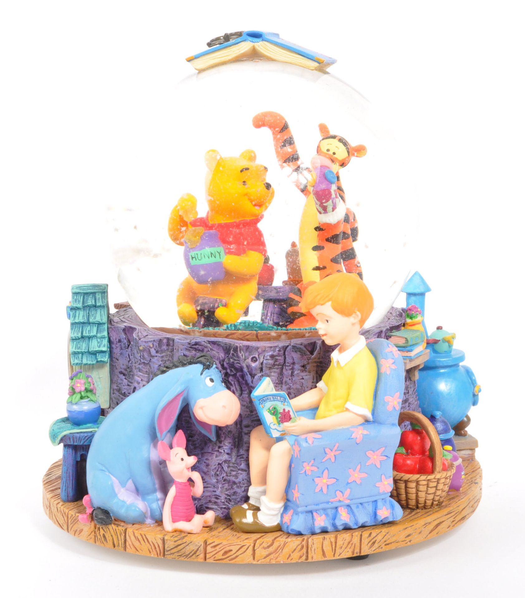 POOH DISNEY MUSICAL SNOW GLOBE & POOH PARTY WALL PLAQUE - Image 2 of 9