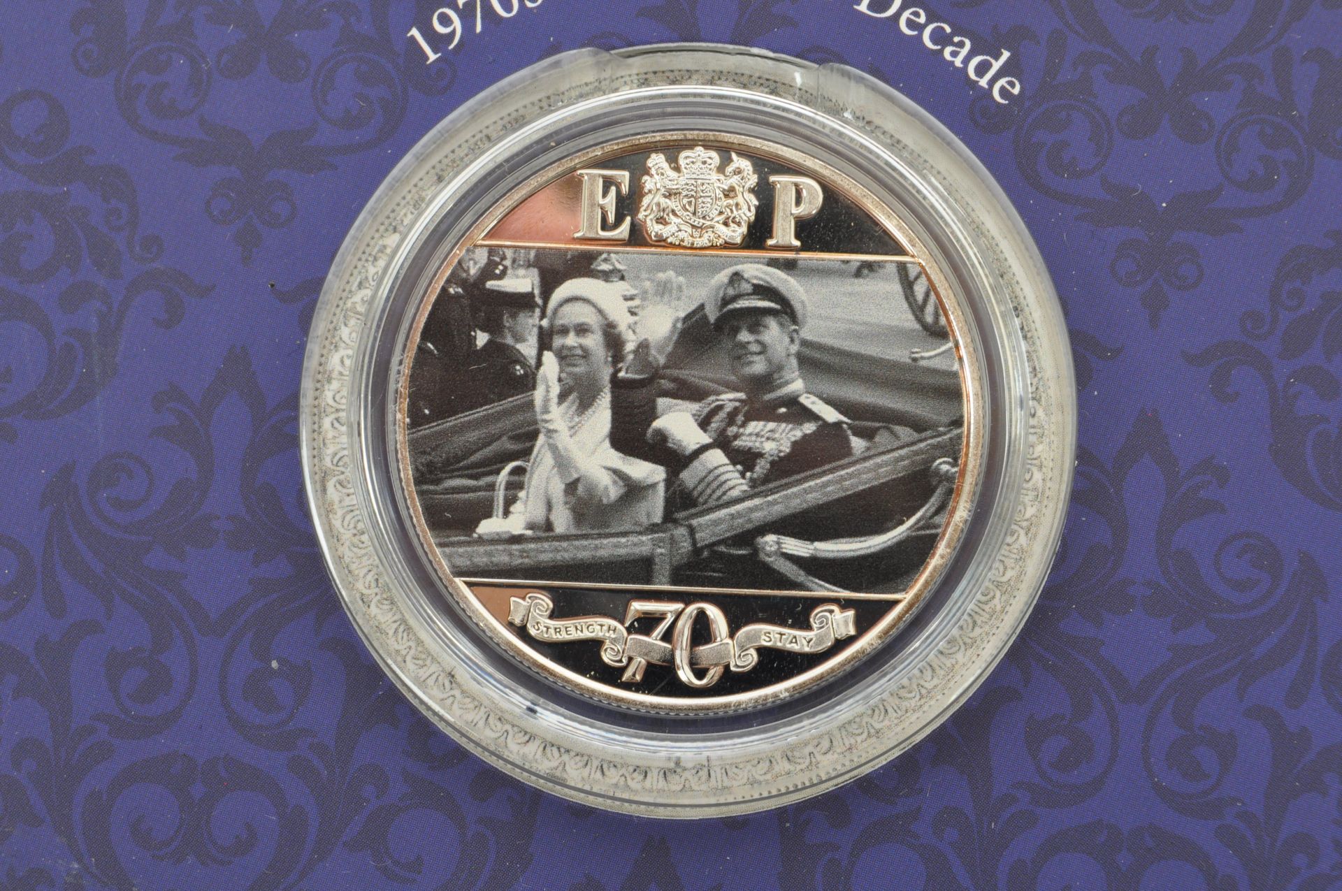 TWO COMMEMORATIVE COIN SETS - VERA LYNN & QUEEN ELIZABETH II - Image 6 of 9