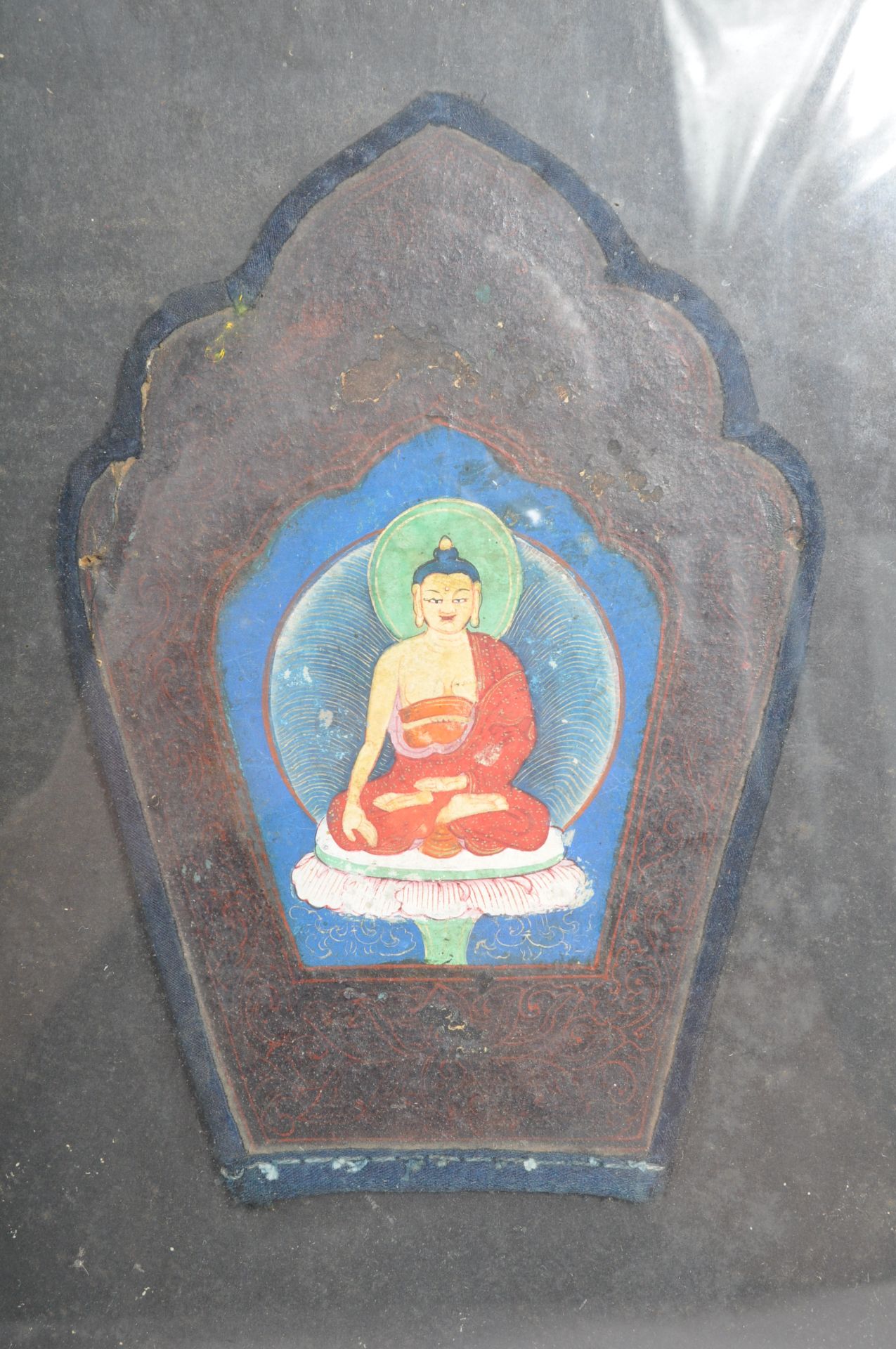 AN EARLY 20TH CENTURY BUDDHIST SEATED BUDDHA HAND PAINTING - Image 2 of 4