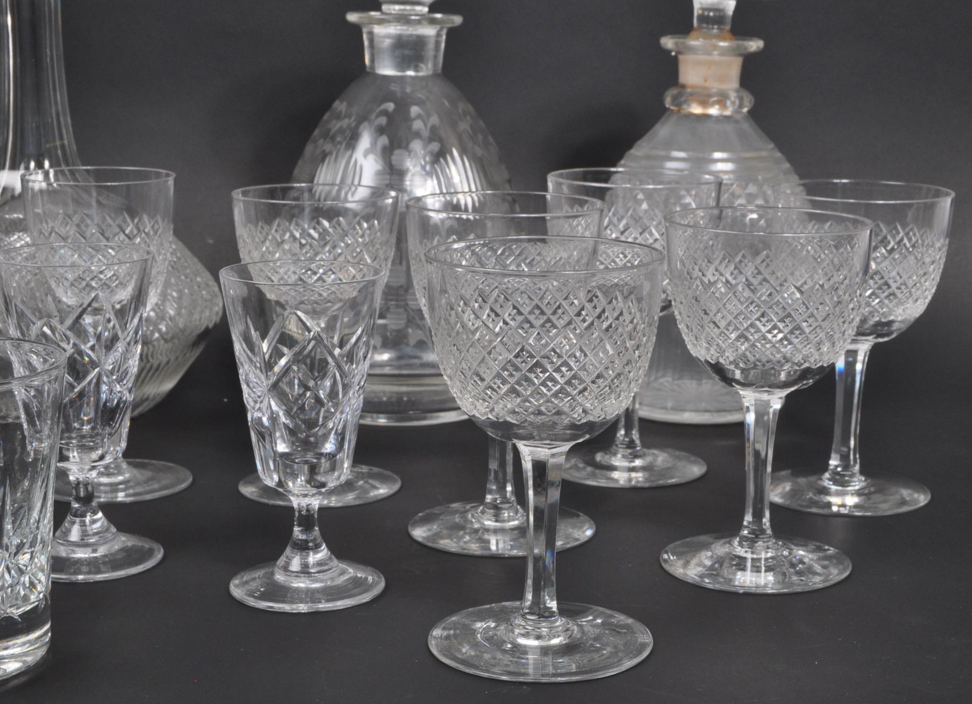 COLLECTION 19TH CENTURY & LATER GLASS DECANTERS & GLASSES - Image 2 of 7