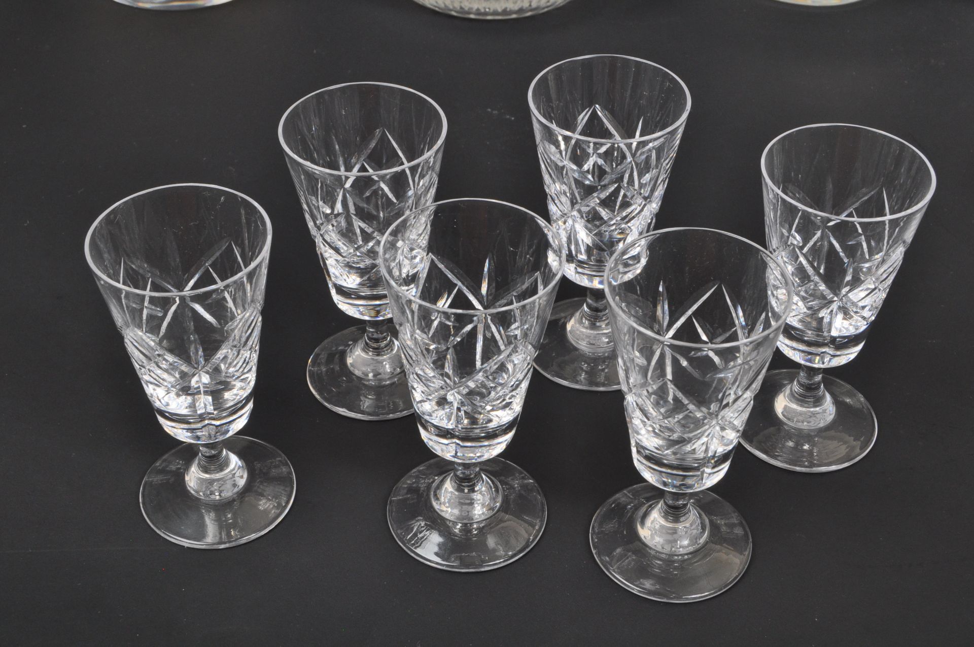 COLLECTION 19TH CENTURY & LATER GLASS DECANTERS & GLASSES - Image 4 of 7
