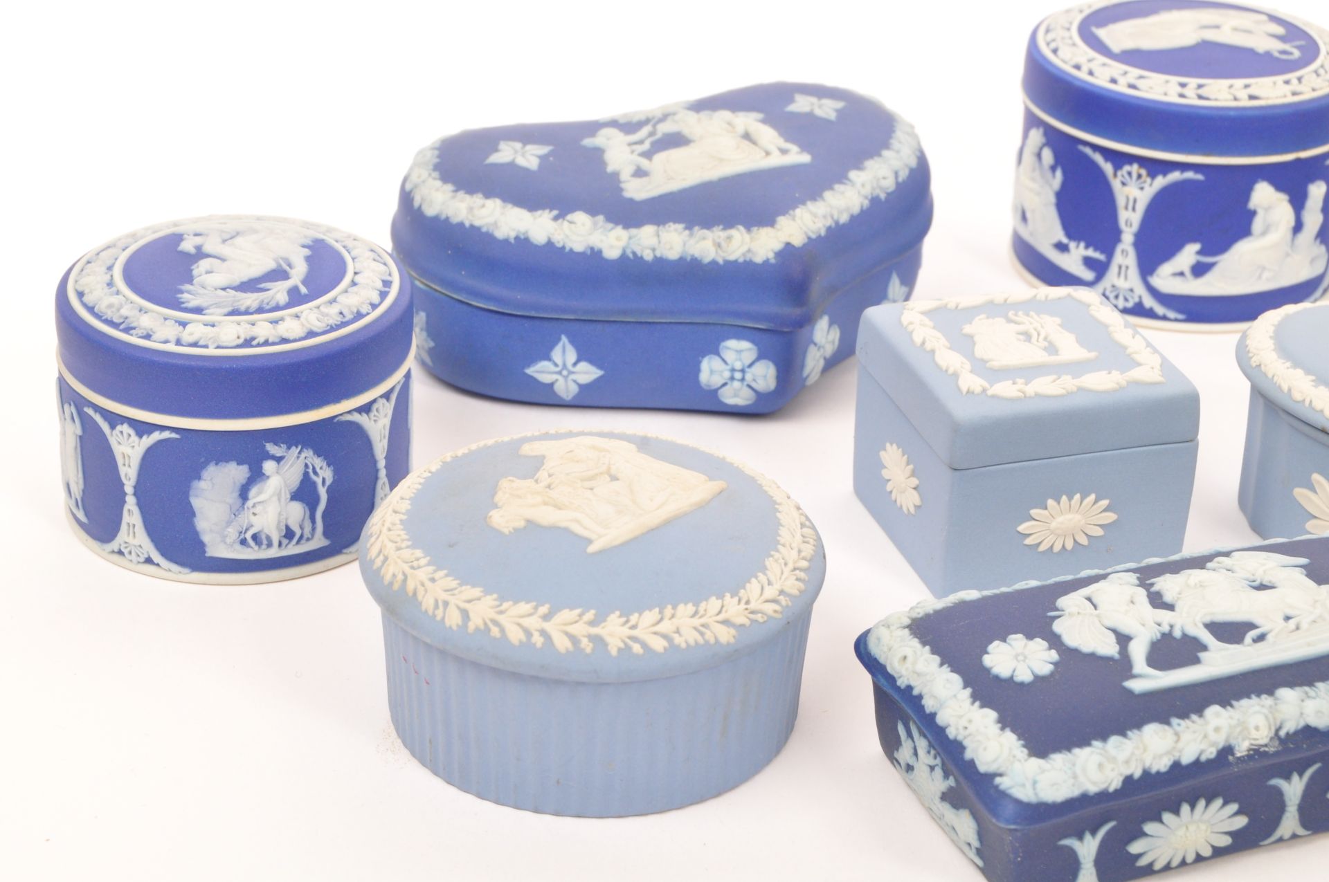 COLLECTION WEDGWOOD JAPSERWARE CAMEO WARE LIDDED POTS - Image 4 of 10