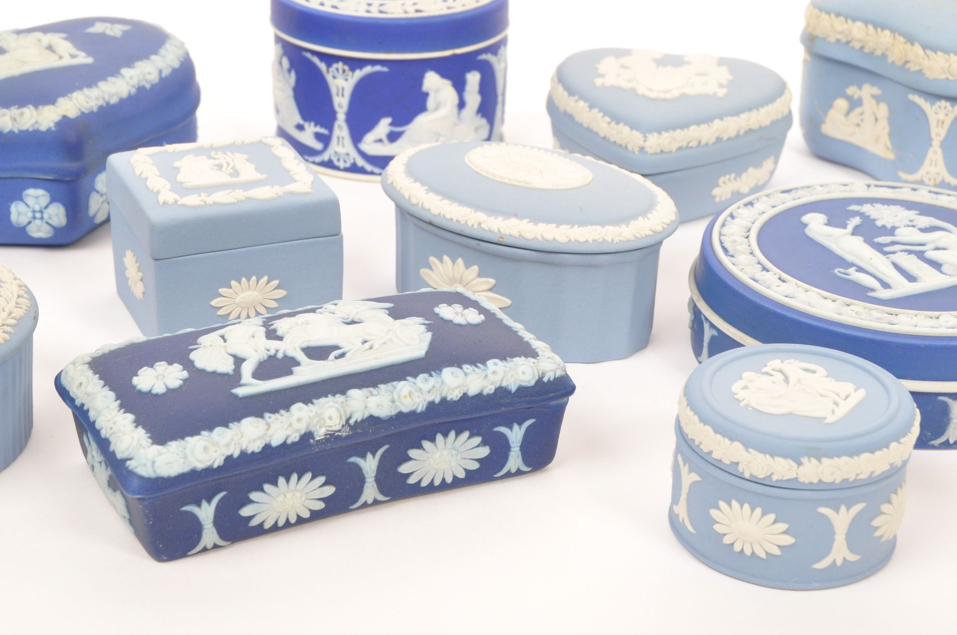 COLLECTION WEDGWOOD JAPSERWARE CAMEO WARE LIDDED POTS - Image 3 of 10