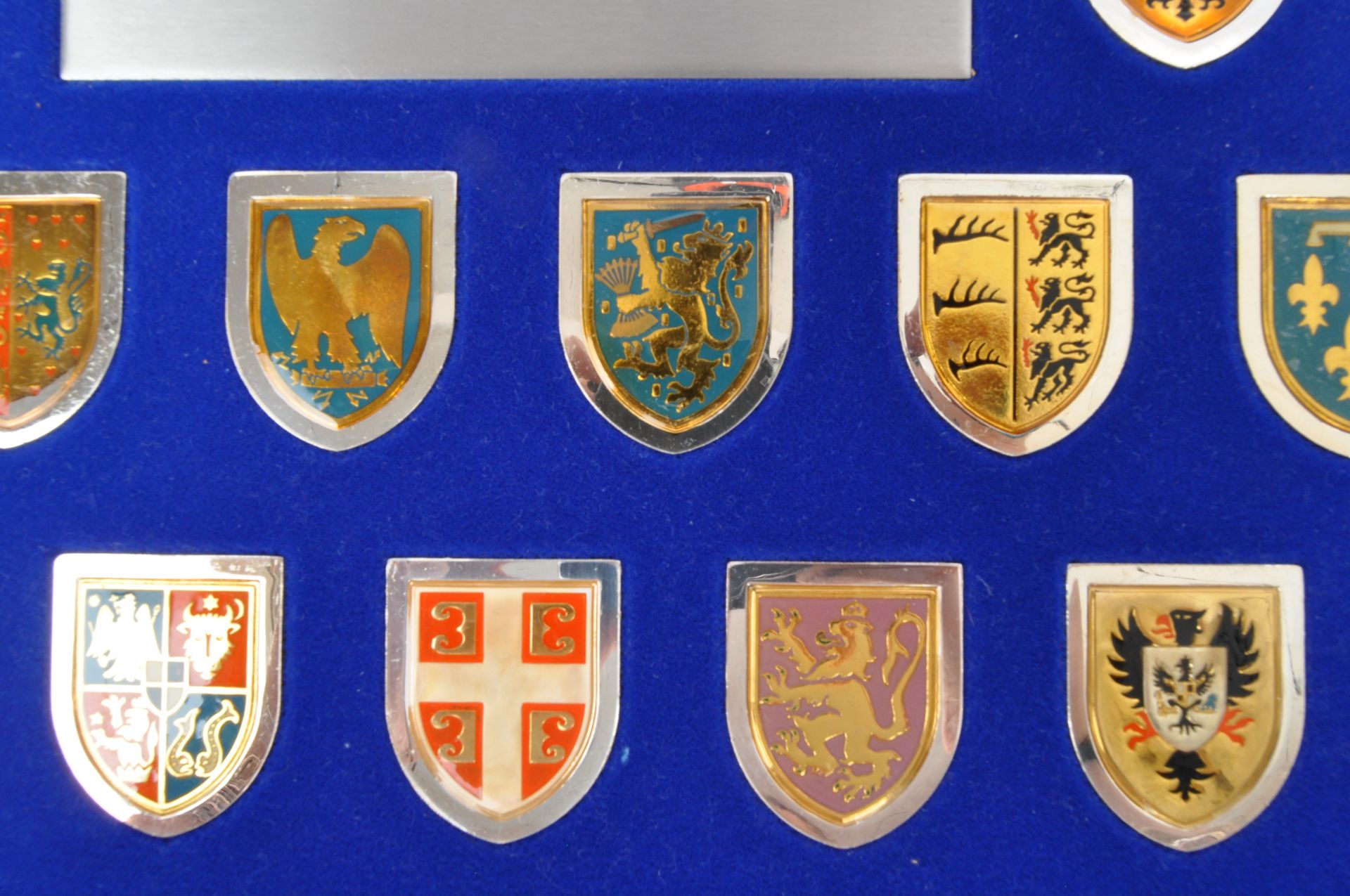 COATS OF ARMS OF GREAT MONARCHS OF HISTORY BOXED - Image 6 of 8