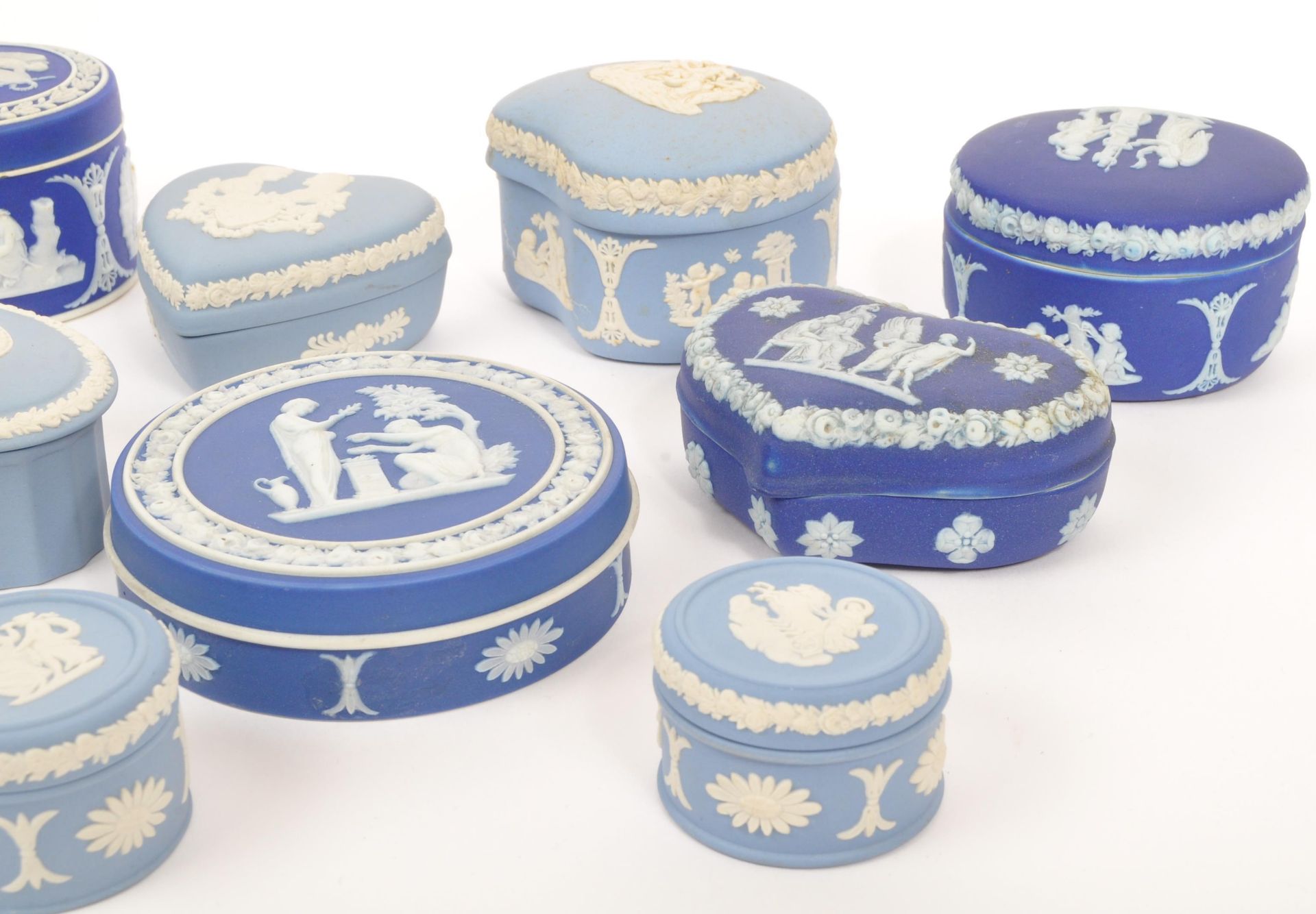 COLLECTION WEDGWOOD JAPSERWARE CAMEO WARE LIDDED POTS - Image 2 of 10