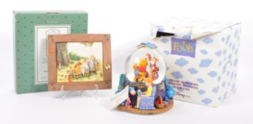 POOH DISNEY MUSICAL SNOW GLOBE & POOH PARTY WALL PLAQUE