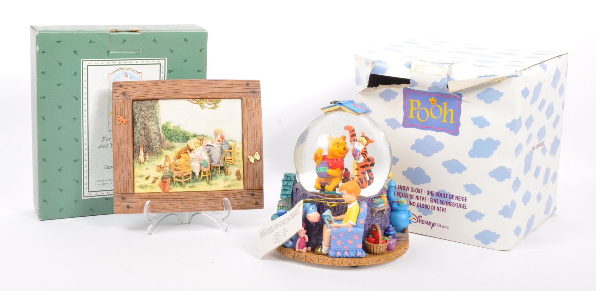 POOH DISNEY MUSICAL SNOW GLOBE & POOH PARTY WALL PLAQUE