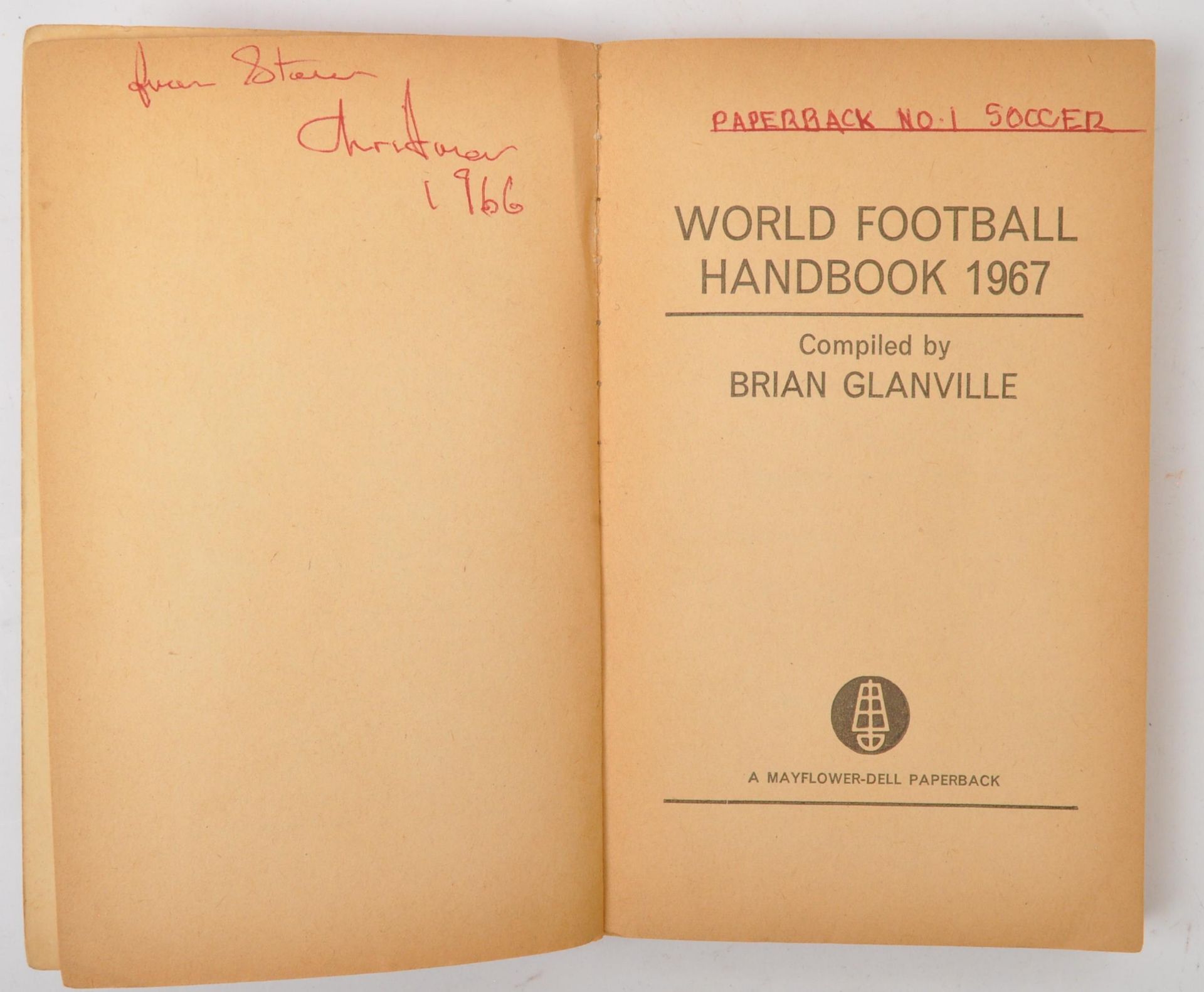 COLLECTION OF VINTAGE 20TH CENTURY FOOTBALL BOOKS - Image 6 of 13