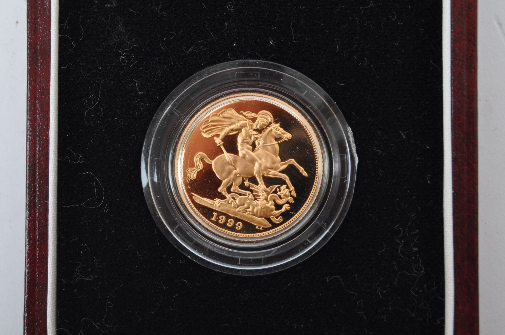 22CT GOLD PROOF FULL 1999 SOVEREIGN - BOXED WITH CERTIFICATE - Bild 2 aus 3