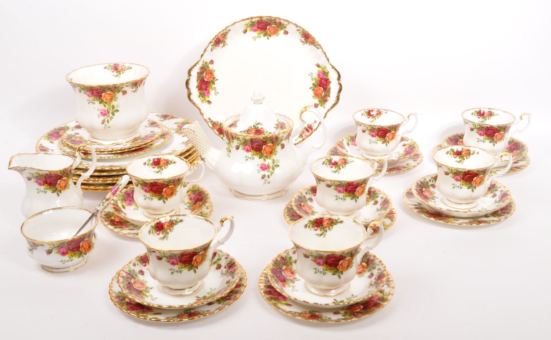 VINTAGE ROYAL ALBERT OLD COUNTRY ROSES BONE CHINA TEA SERVICE