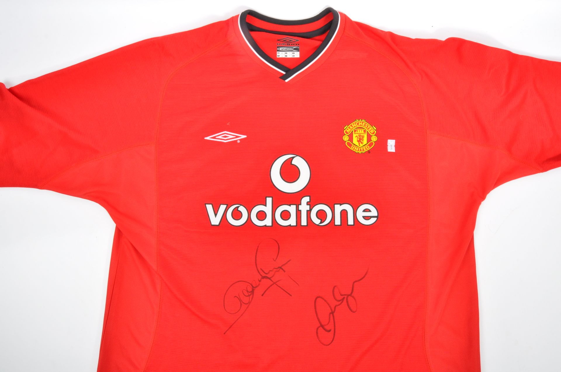 MANCHESTER UNITED SIGNED FOOTBALL SHIRT - BECKHAM & GIGGS