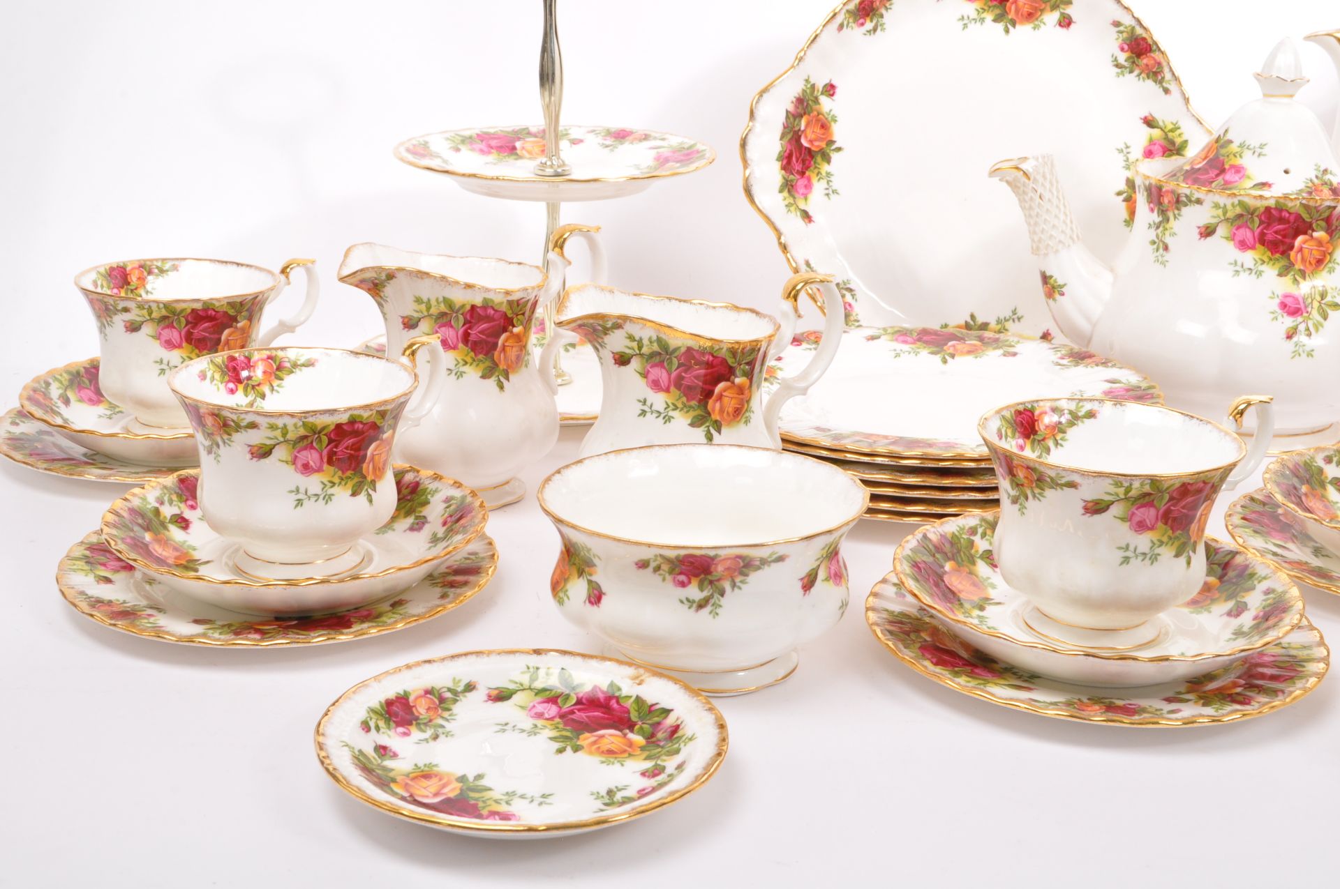 ROYAL ALBERT OLD COUNTRY ROSES TEA SERVICE - SET - Image 4 of 8