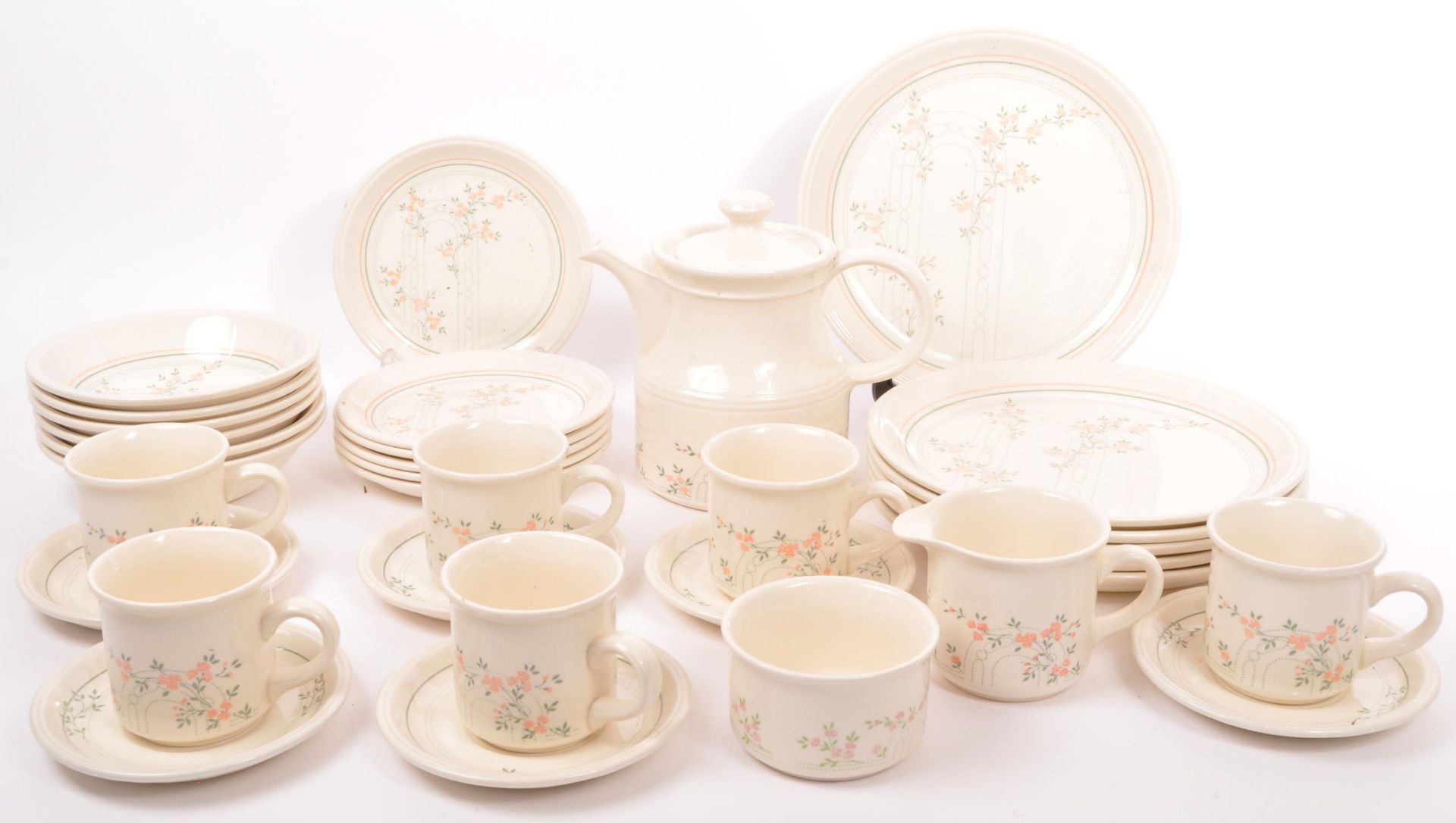 A VINTAGE RETRO BILTONS SIX PIECE TEA & DINNER SERVICE SET